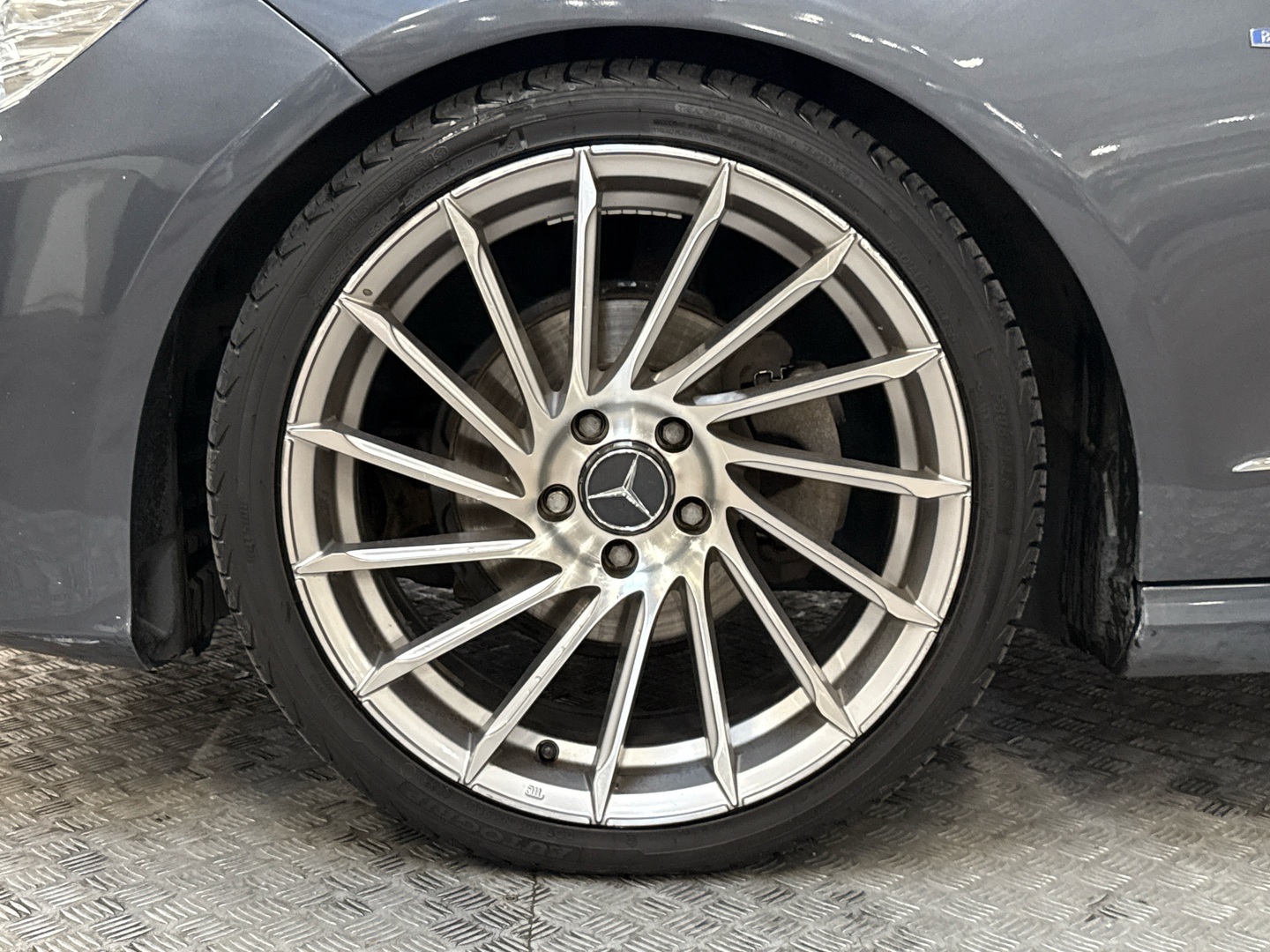 MERCEDES-BENZ E 2011