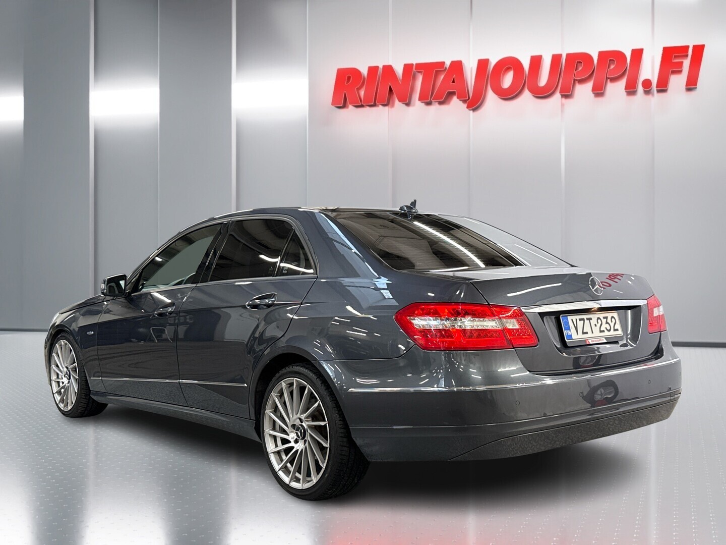 MERCEDES-BENZ E 2011