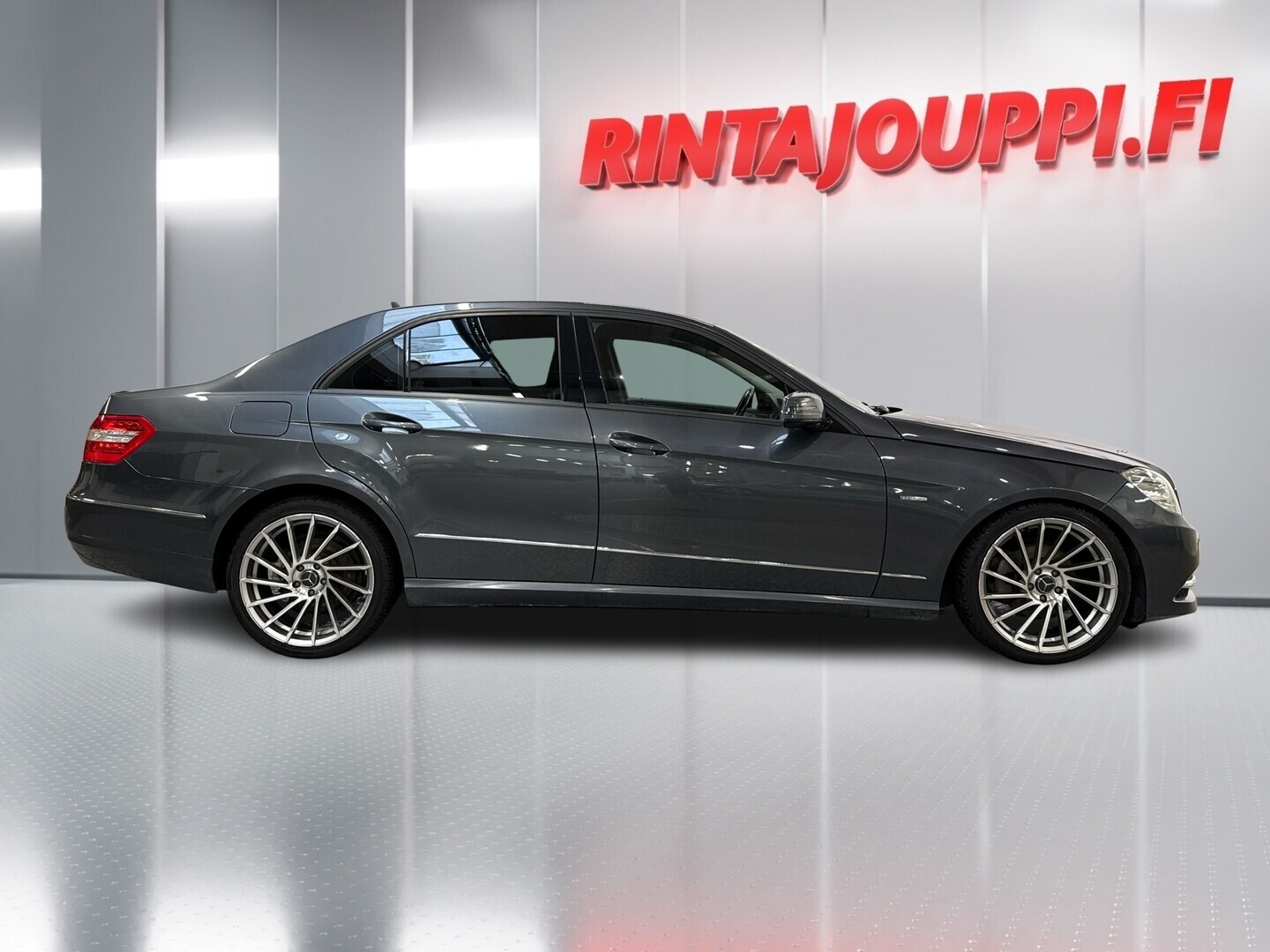 MERCEDES-BENZ E 2011