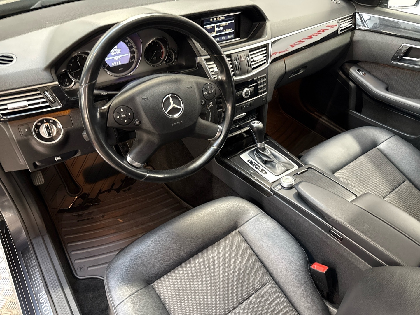 MERCEDES-BENZ E 2011