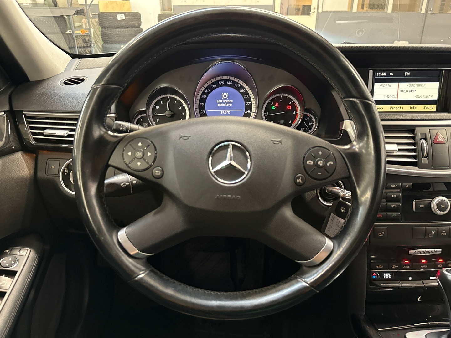 MERCEDES-BENZ E 2011