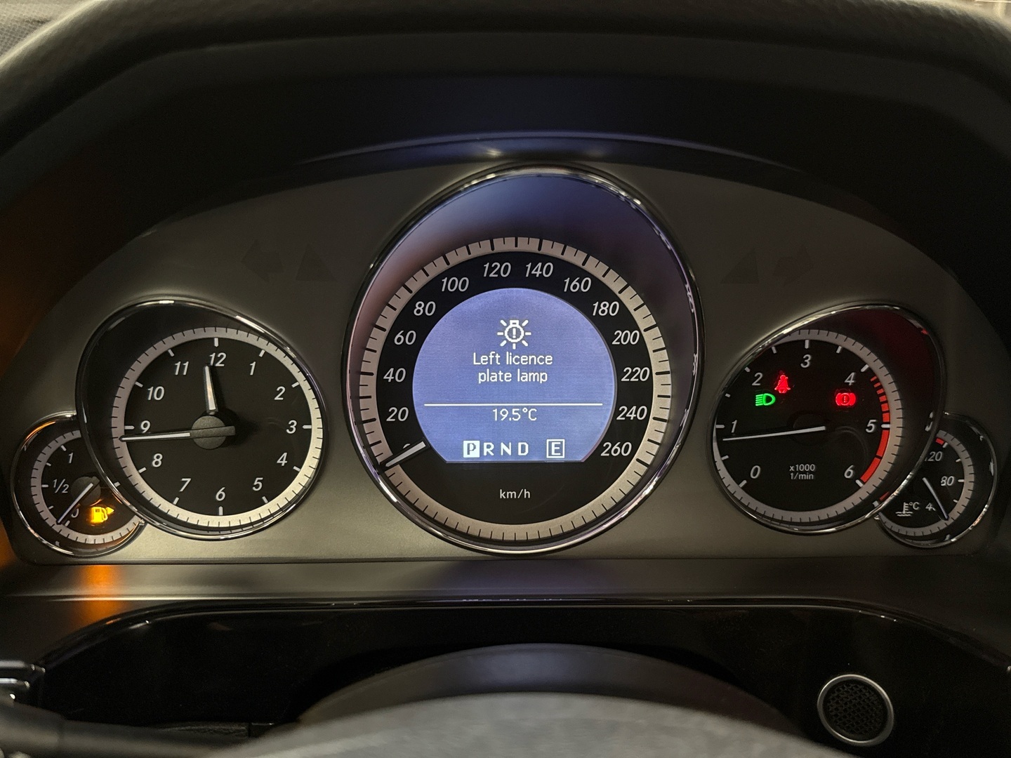 MERCEDES-BENZ E 2011