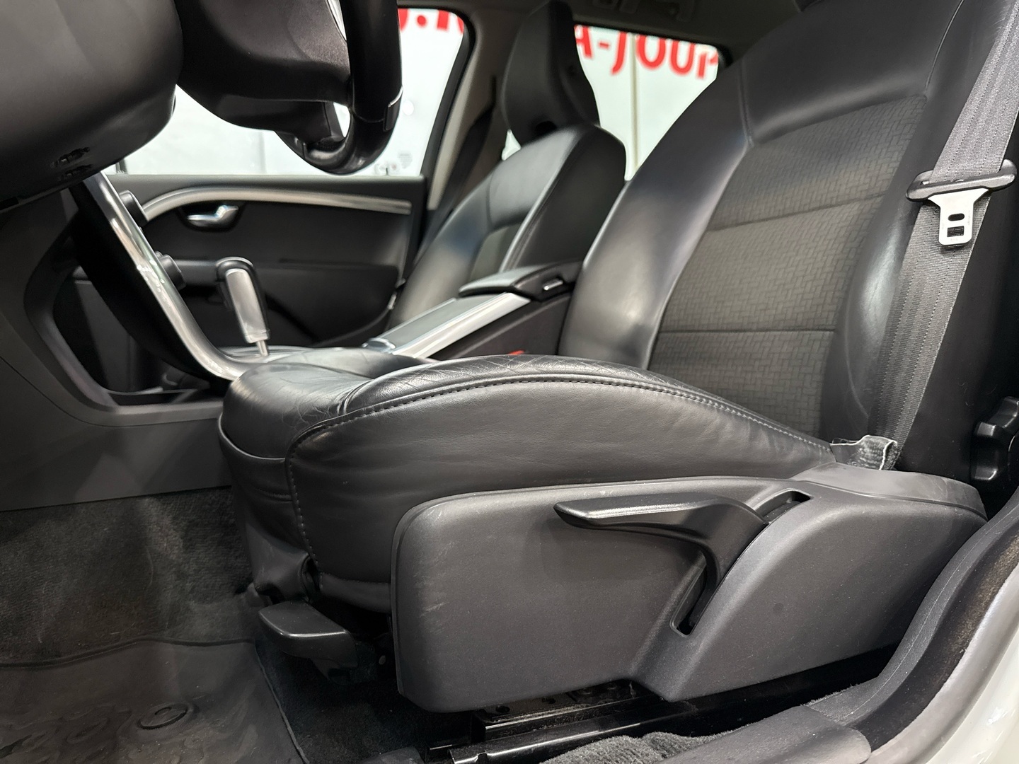 VOLVO V70 2011