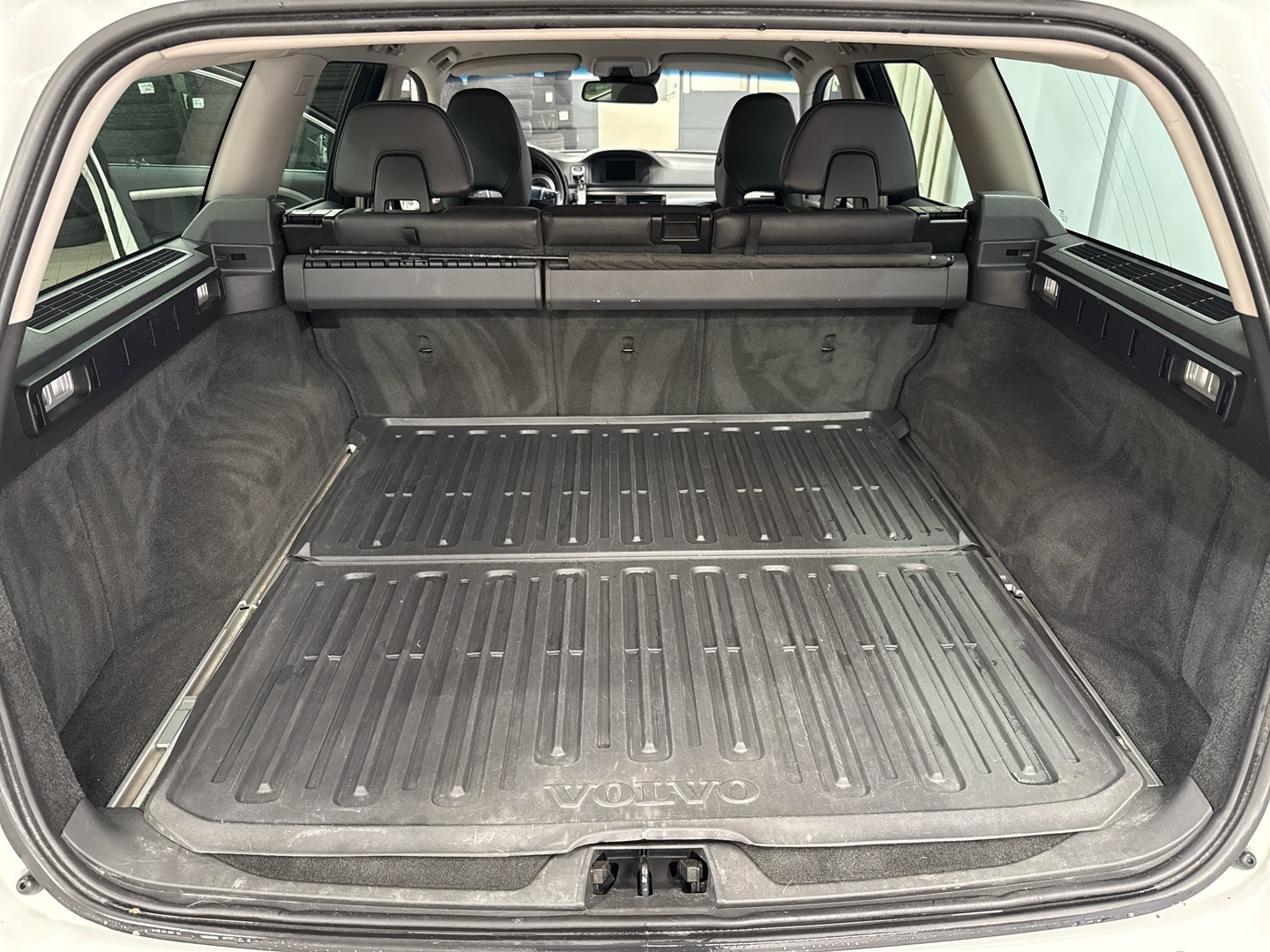 VOLVO V70 2011
