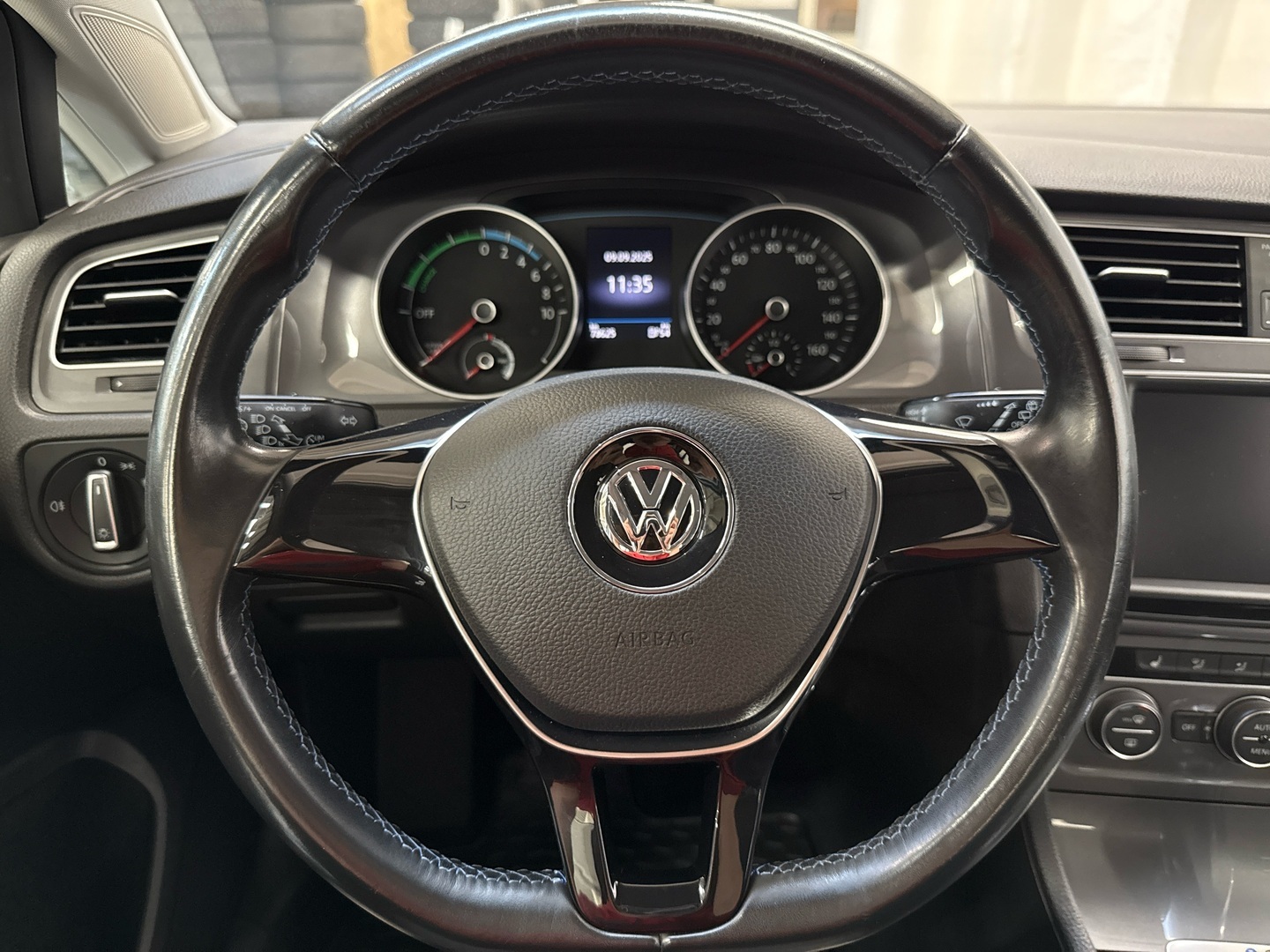 VOLKSWAGEN Golf 2016