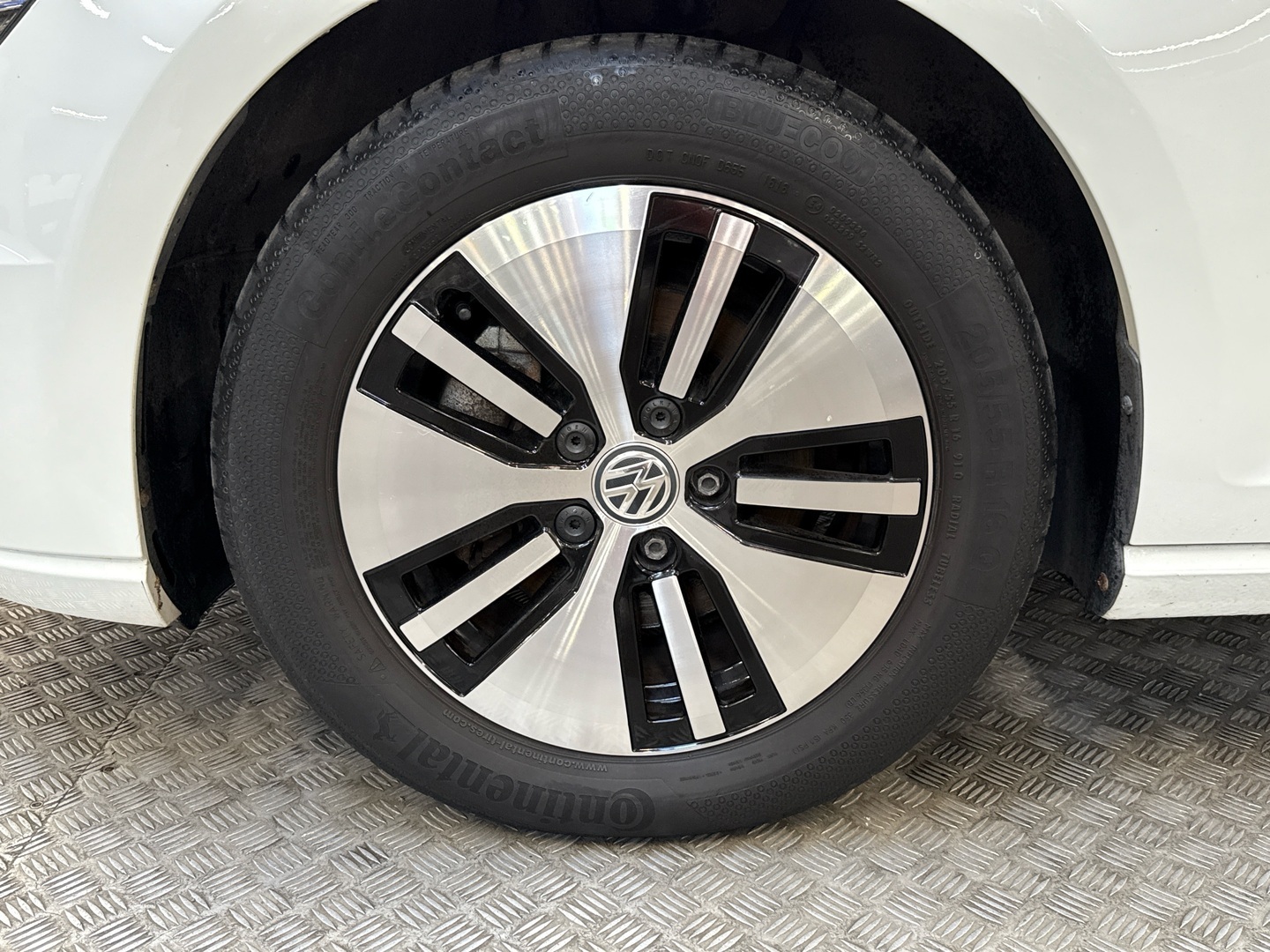 VOLKSWAGEN Golf 2016