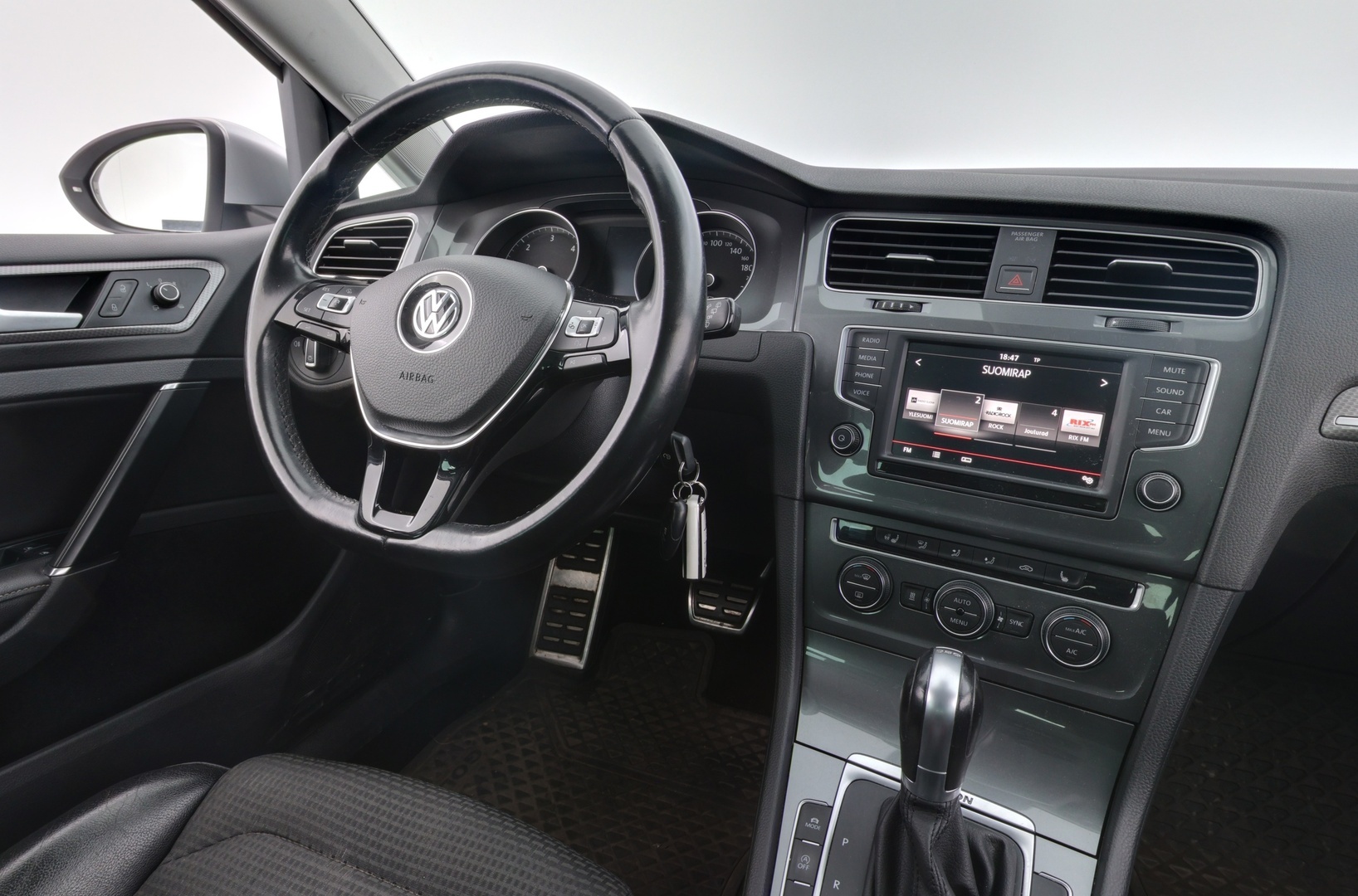 VOLKSWAGEN Golf 2016