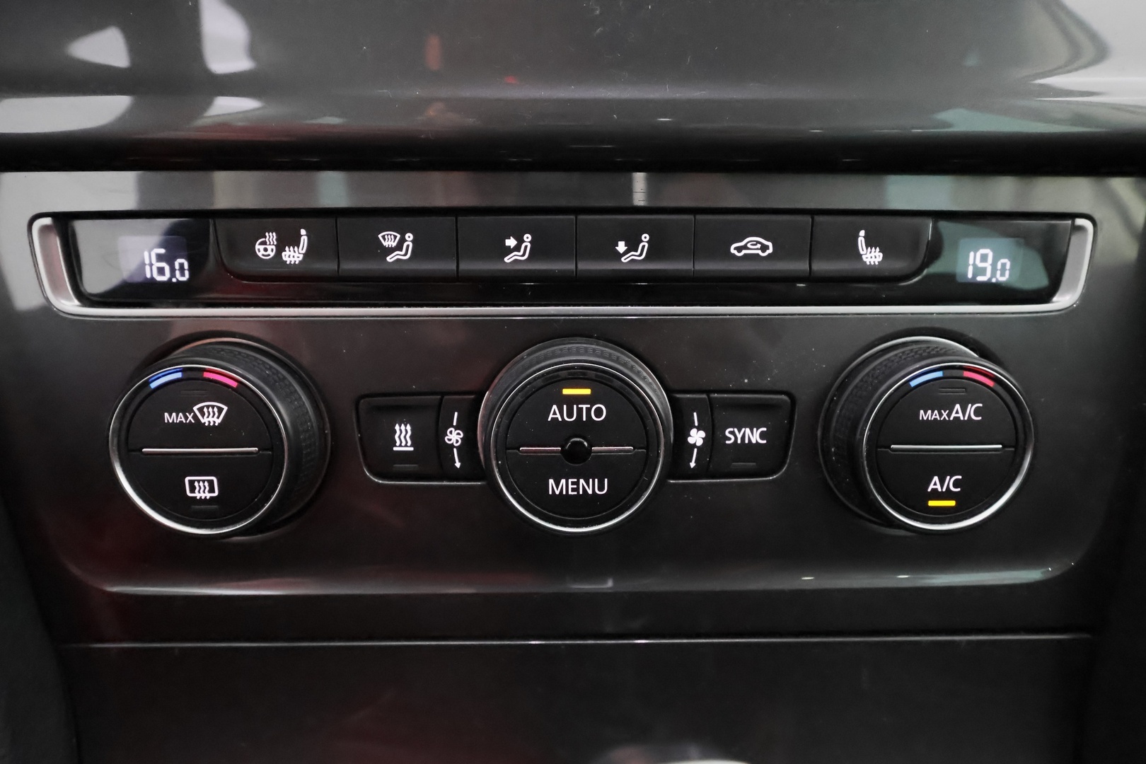 VOLKSWAGEN Golf 2016