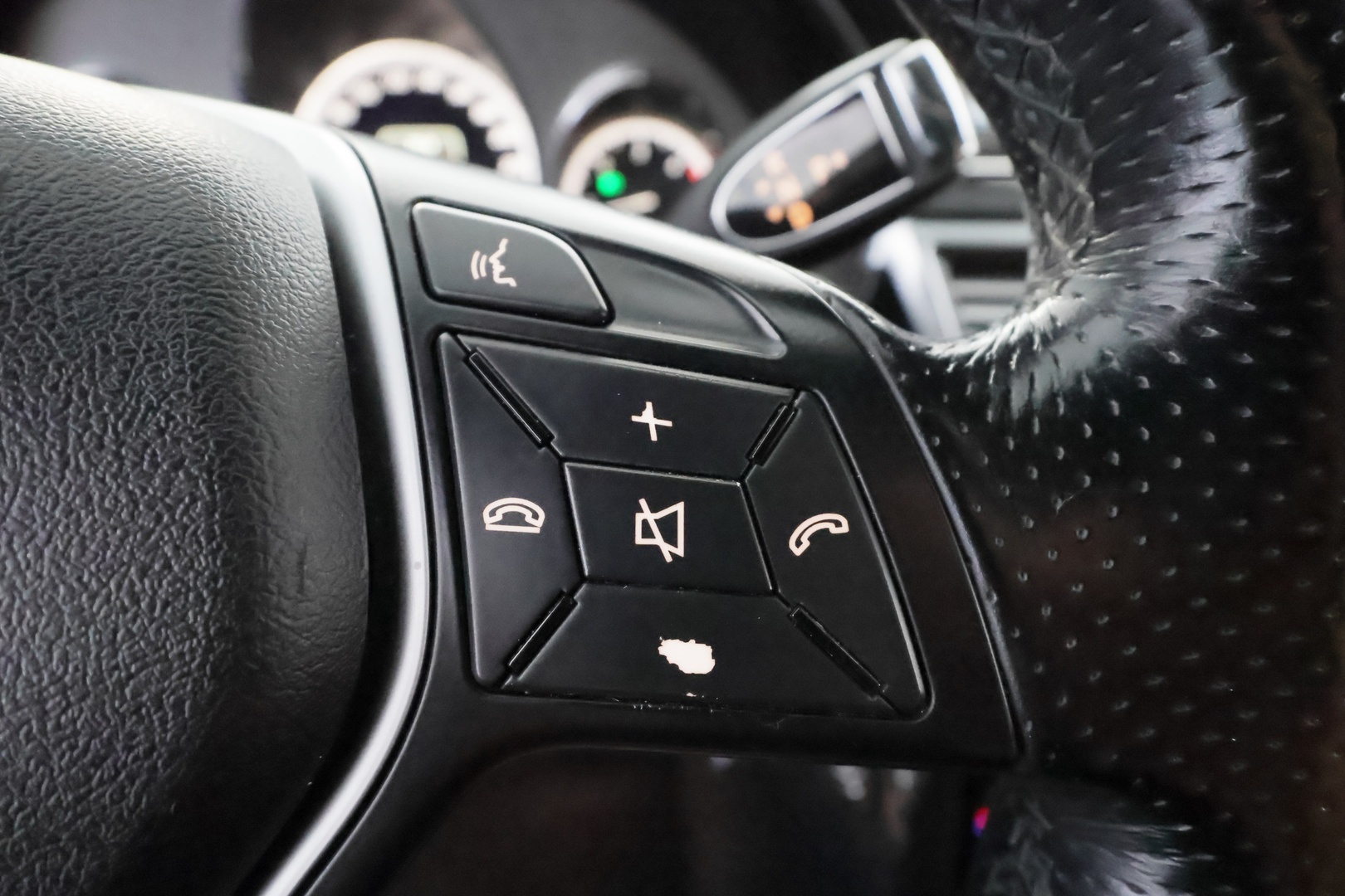 MERCEDES-BENZ E 2013