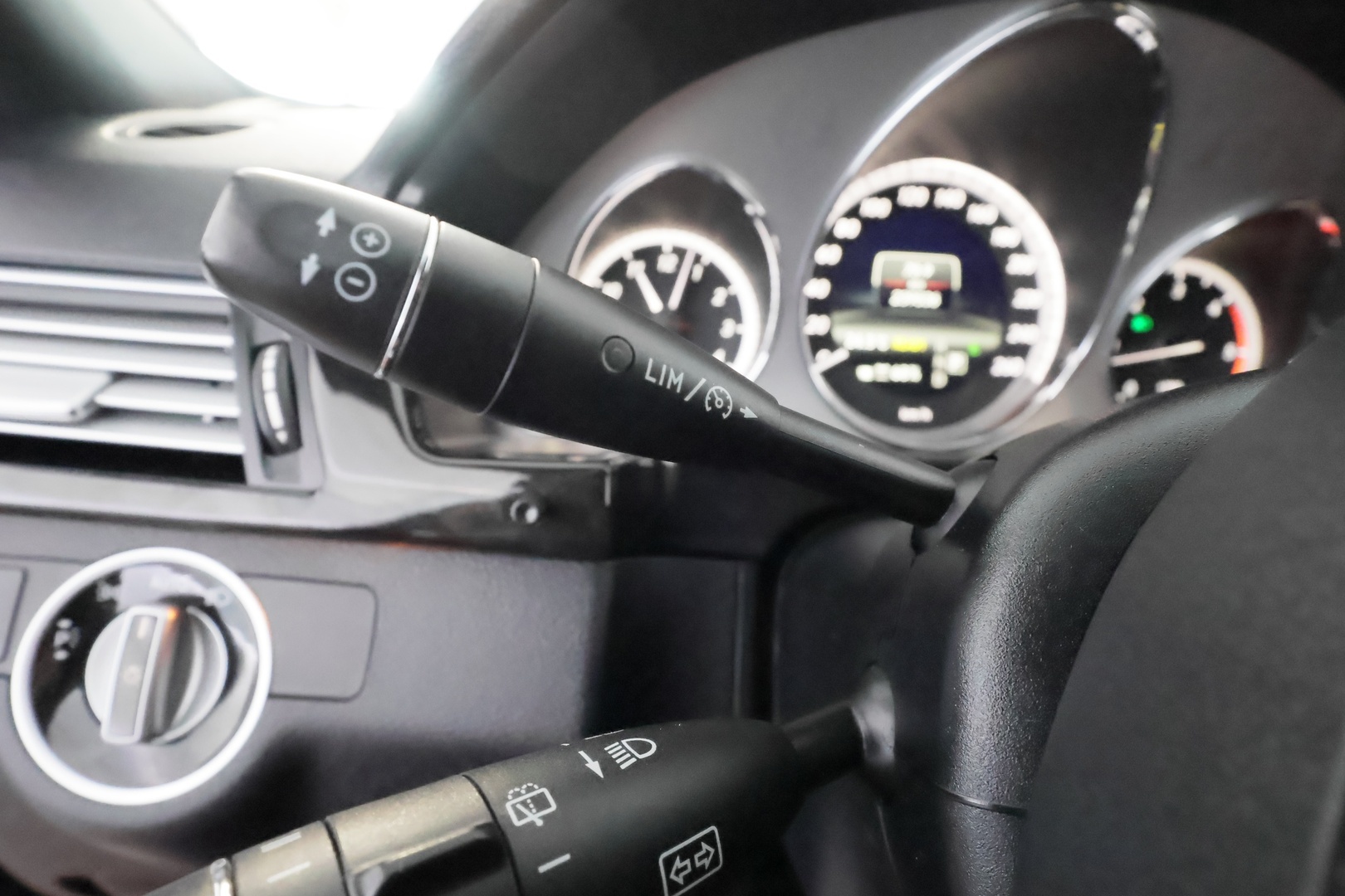 MERCEDES-BENZ E 2013