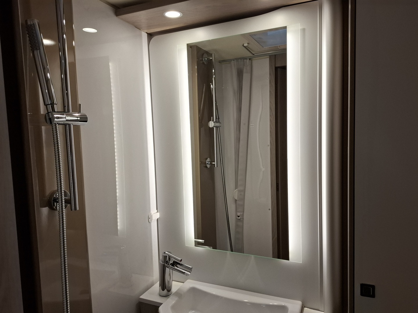 BÜRSTNER Lyseo Time T 690 G SkyLine Edition 2025 2025