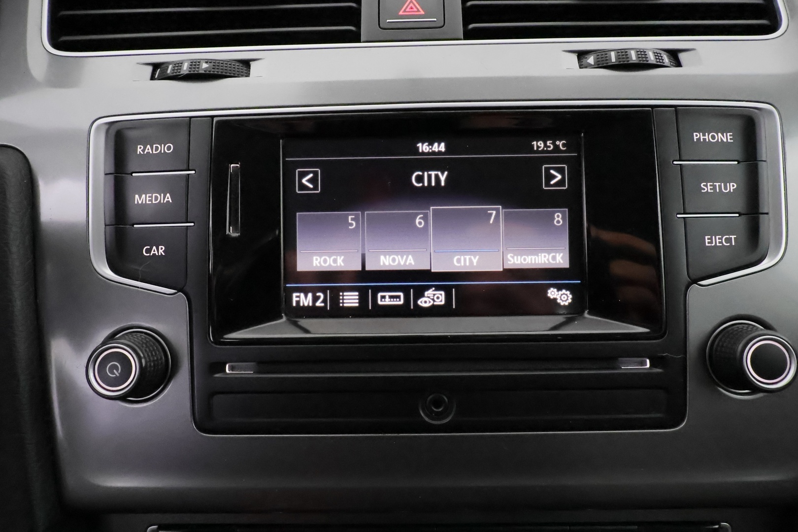VOLKSWAGEN Golf 2016