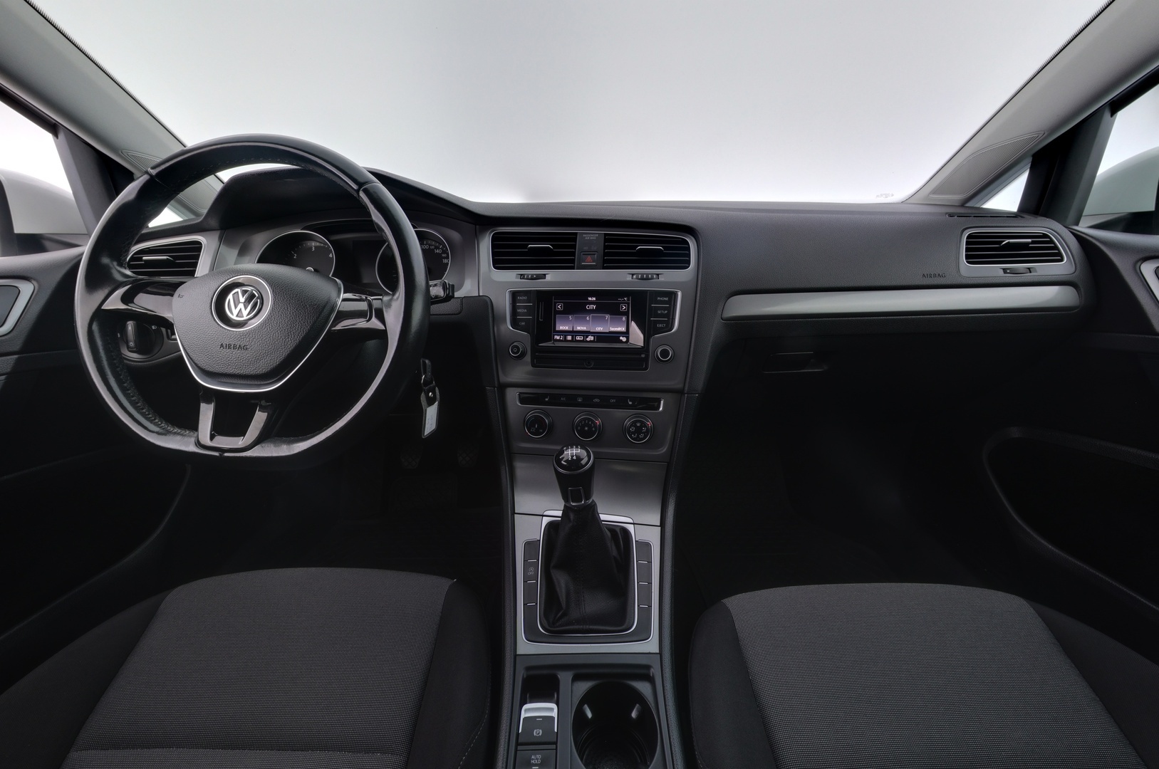 VOLKSWAGEN Golf 2016