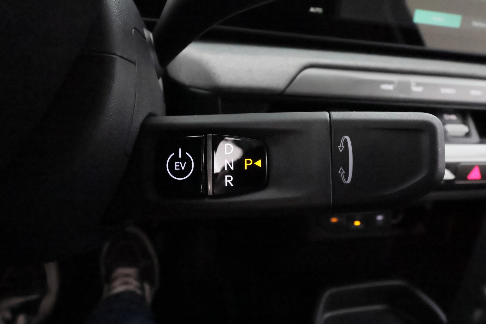 KIA EV4 2025