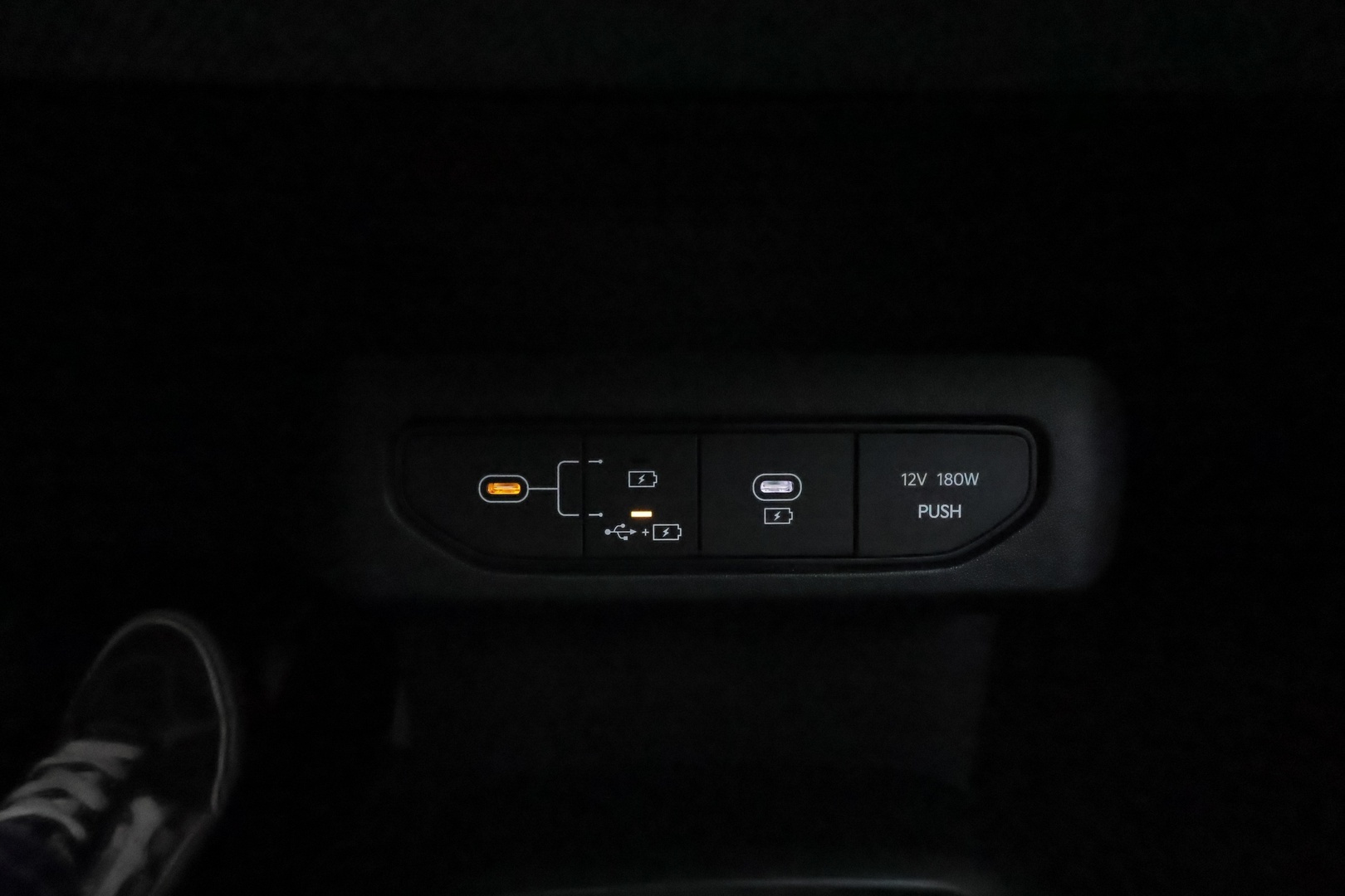 KIA EV4 2025