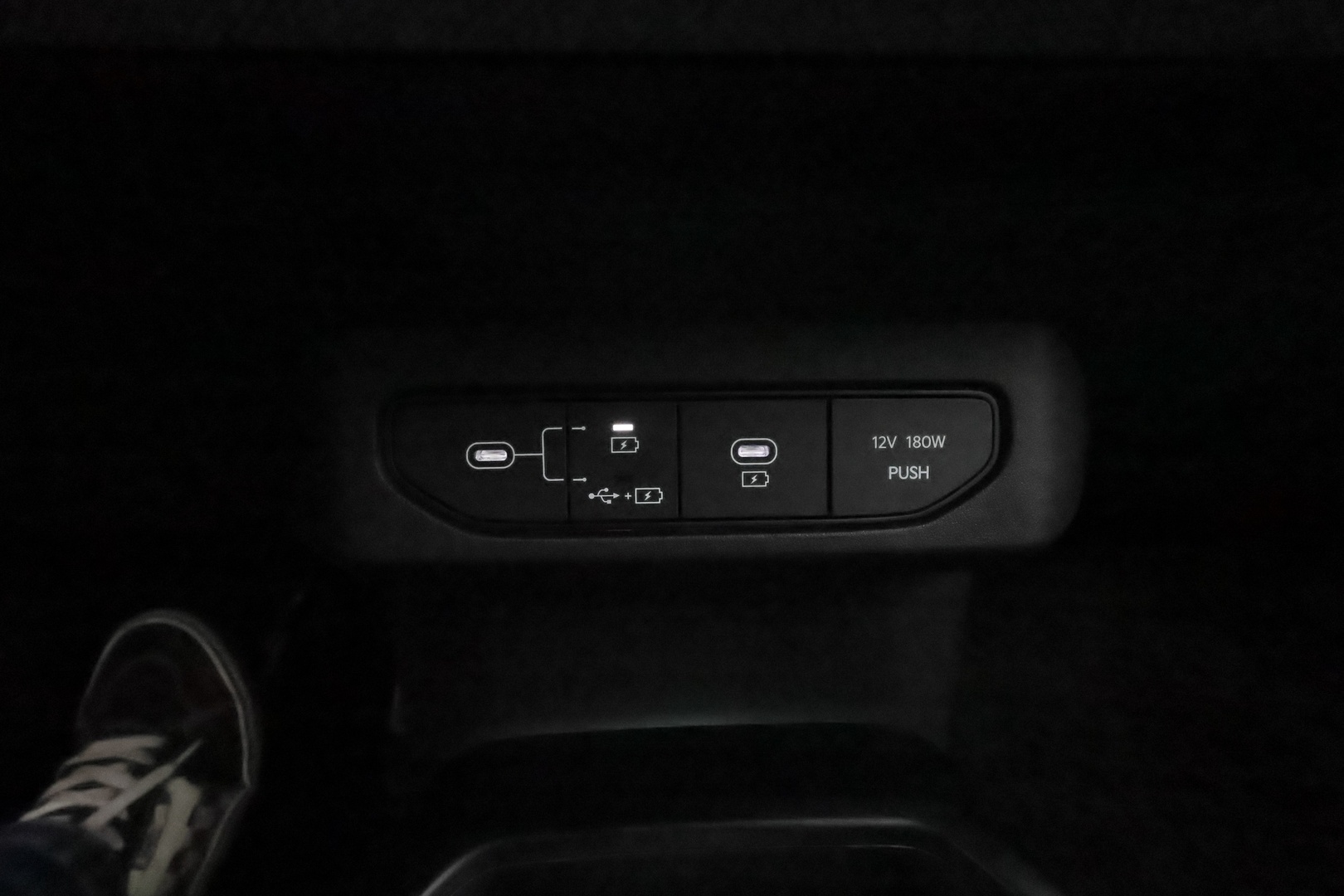 KIA EV4 2026