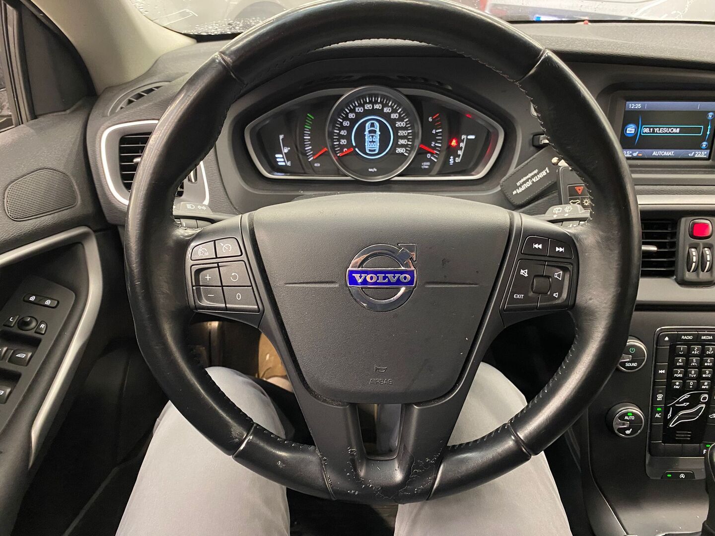 VOLVO V40 2013