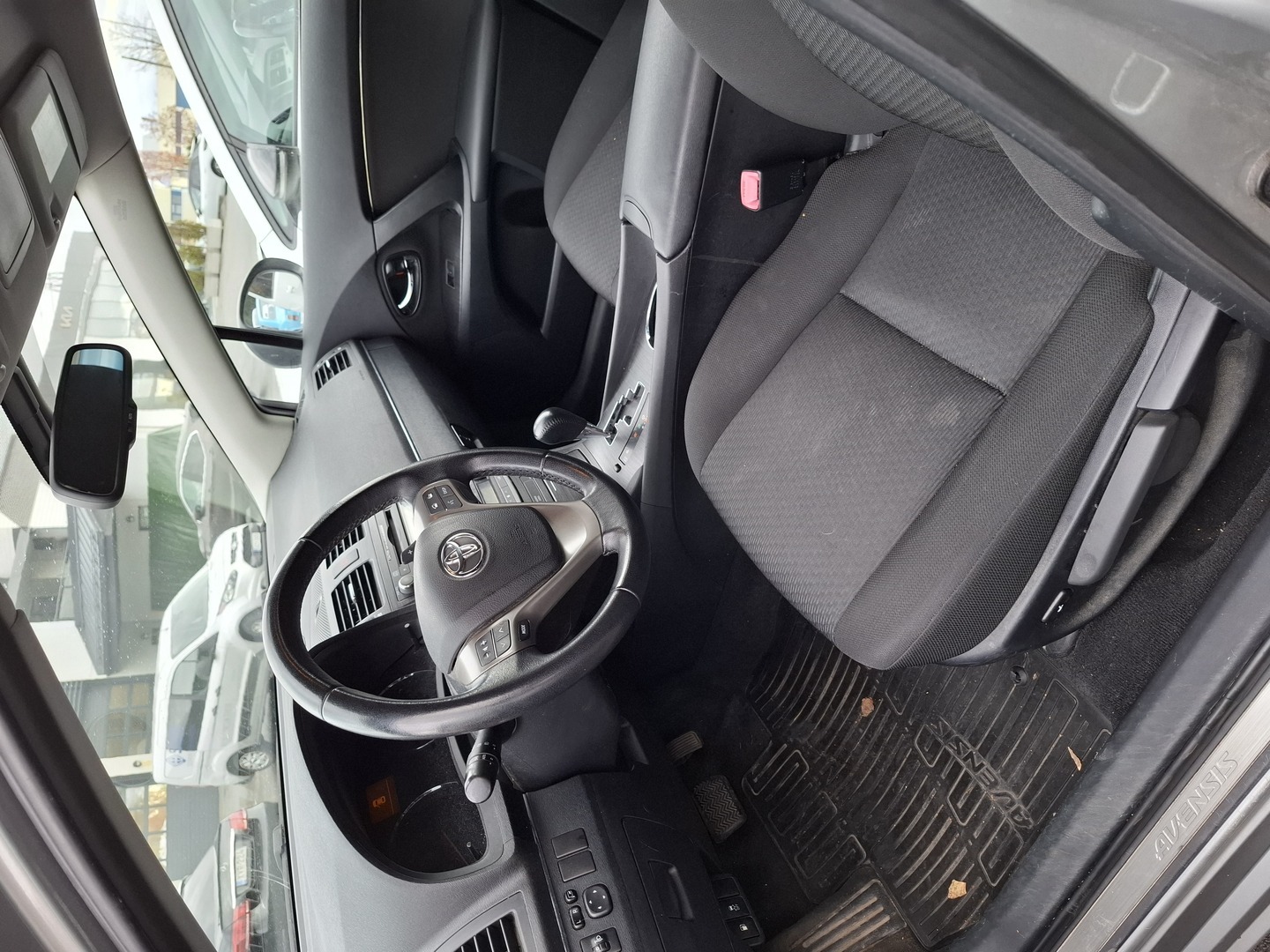TOYOTA Avensis 2009
