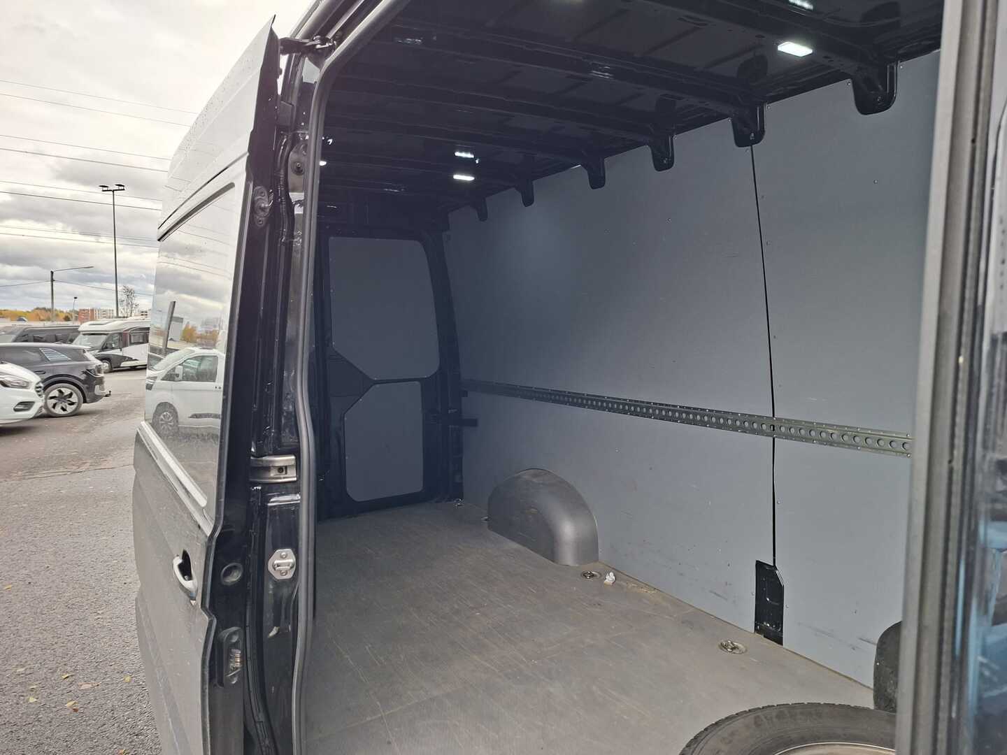VOLKSWAGEN Crafter 2023