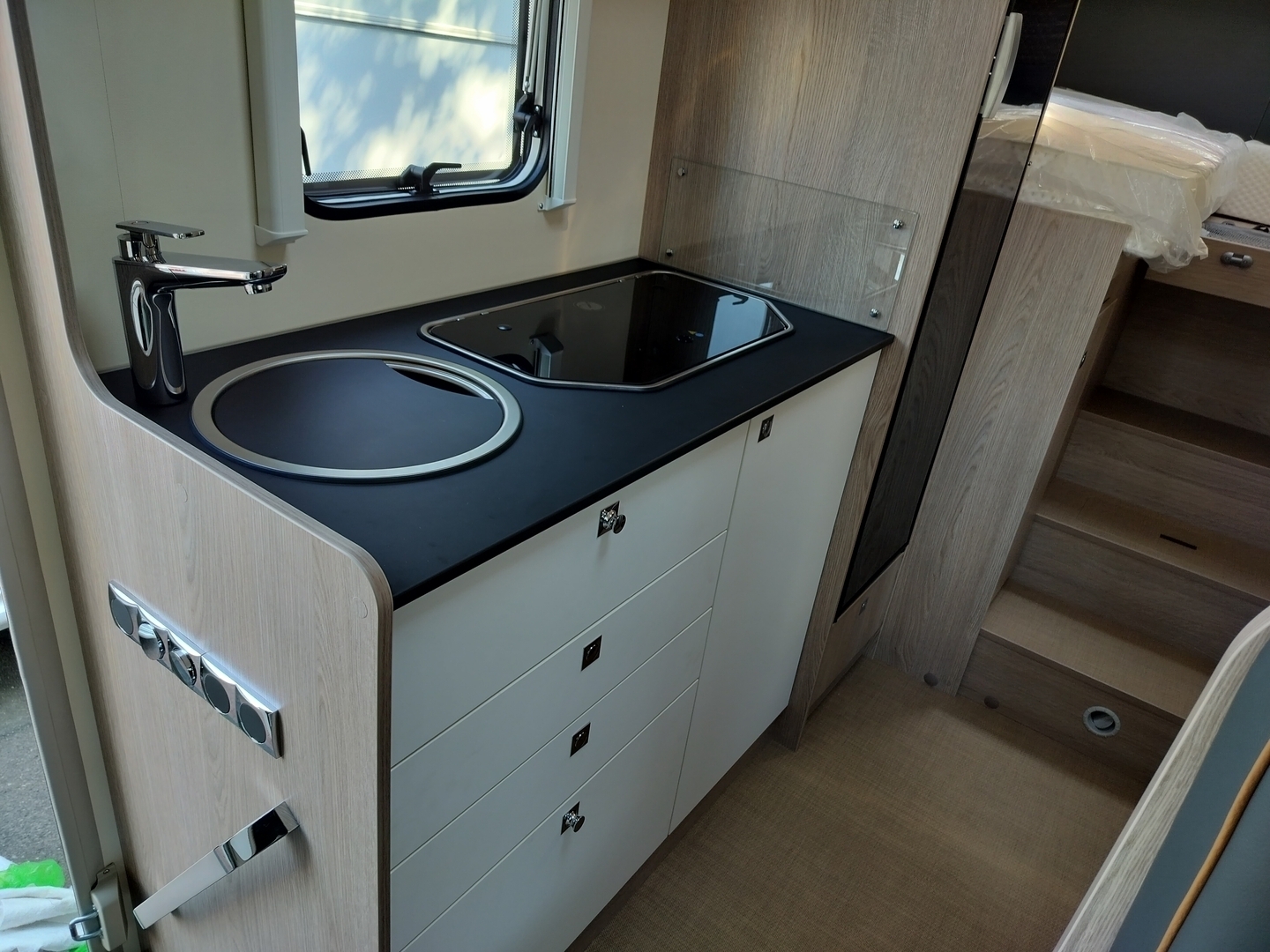 BÜRSTNER Lyseo Time T690 G Skyline Edition 2025