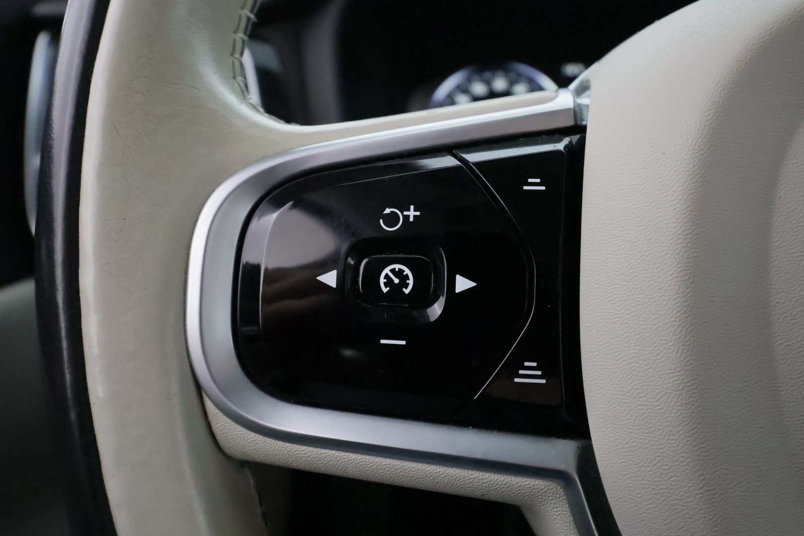 VOLVO V60 2019