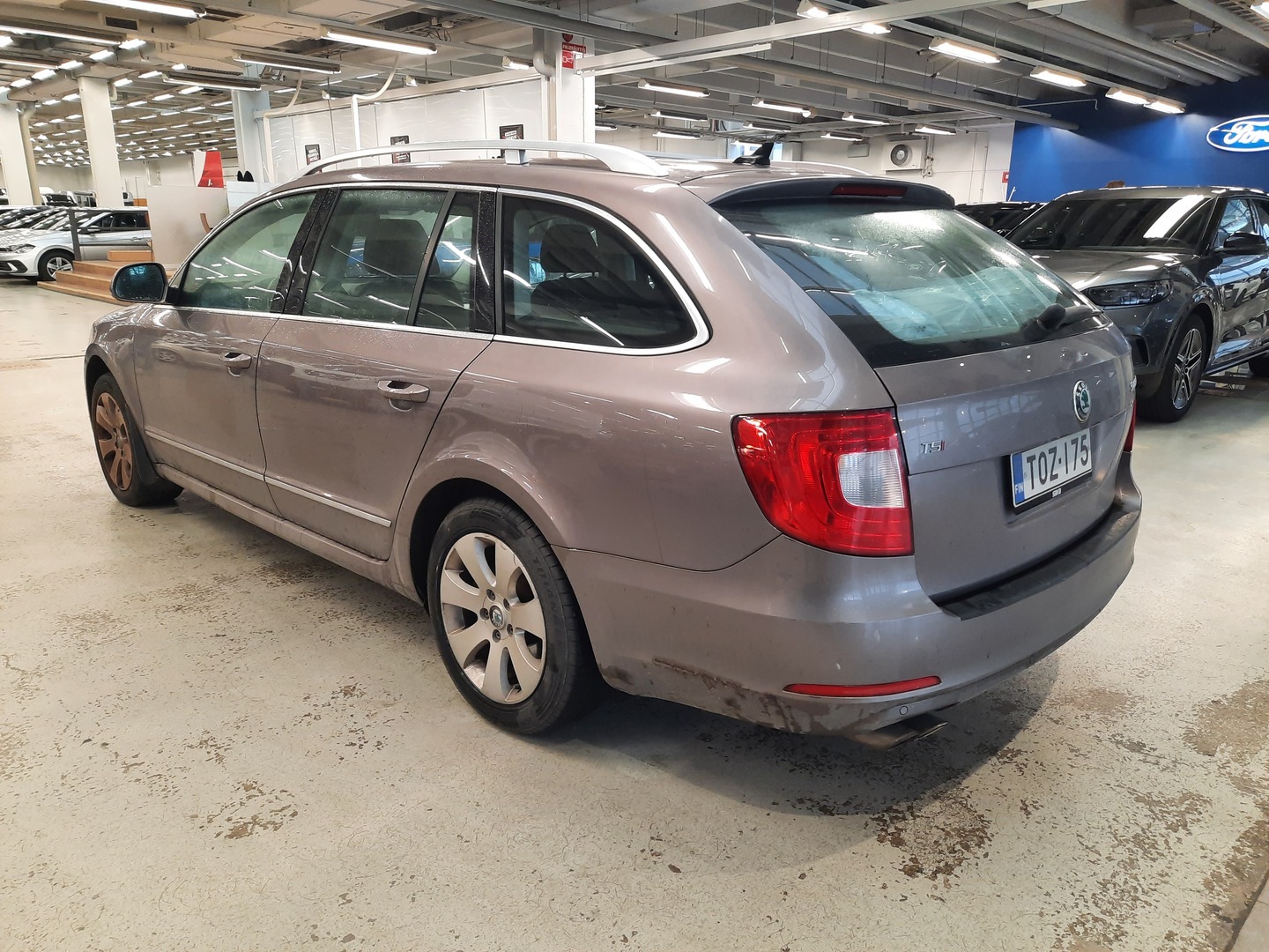 SKODA Superb 2011