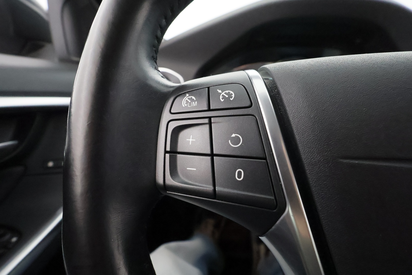 VOLVO V60 2014