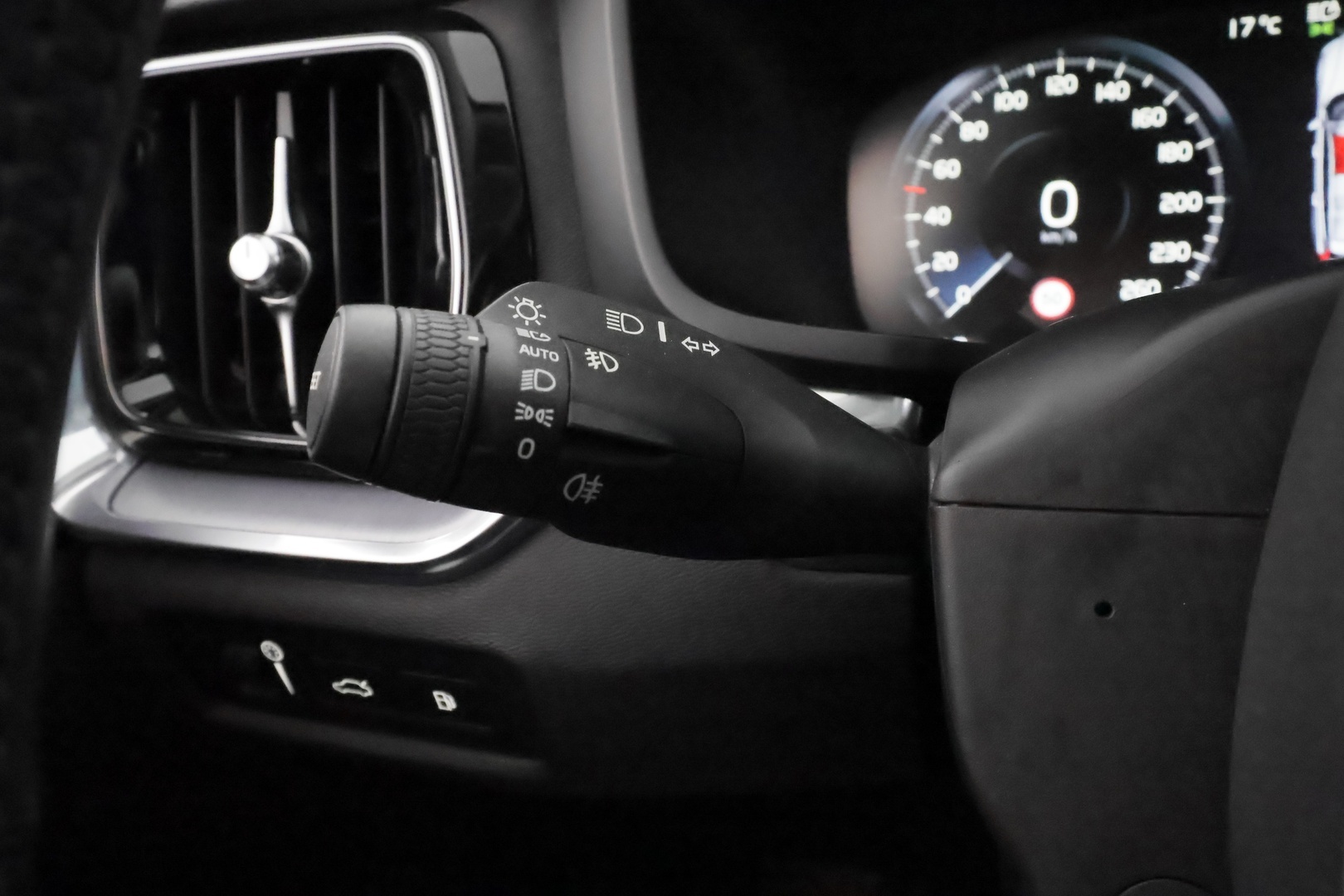 VOLVO V60 2020