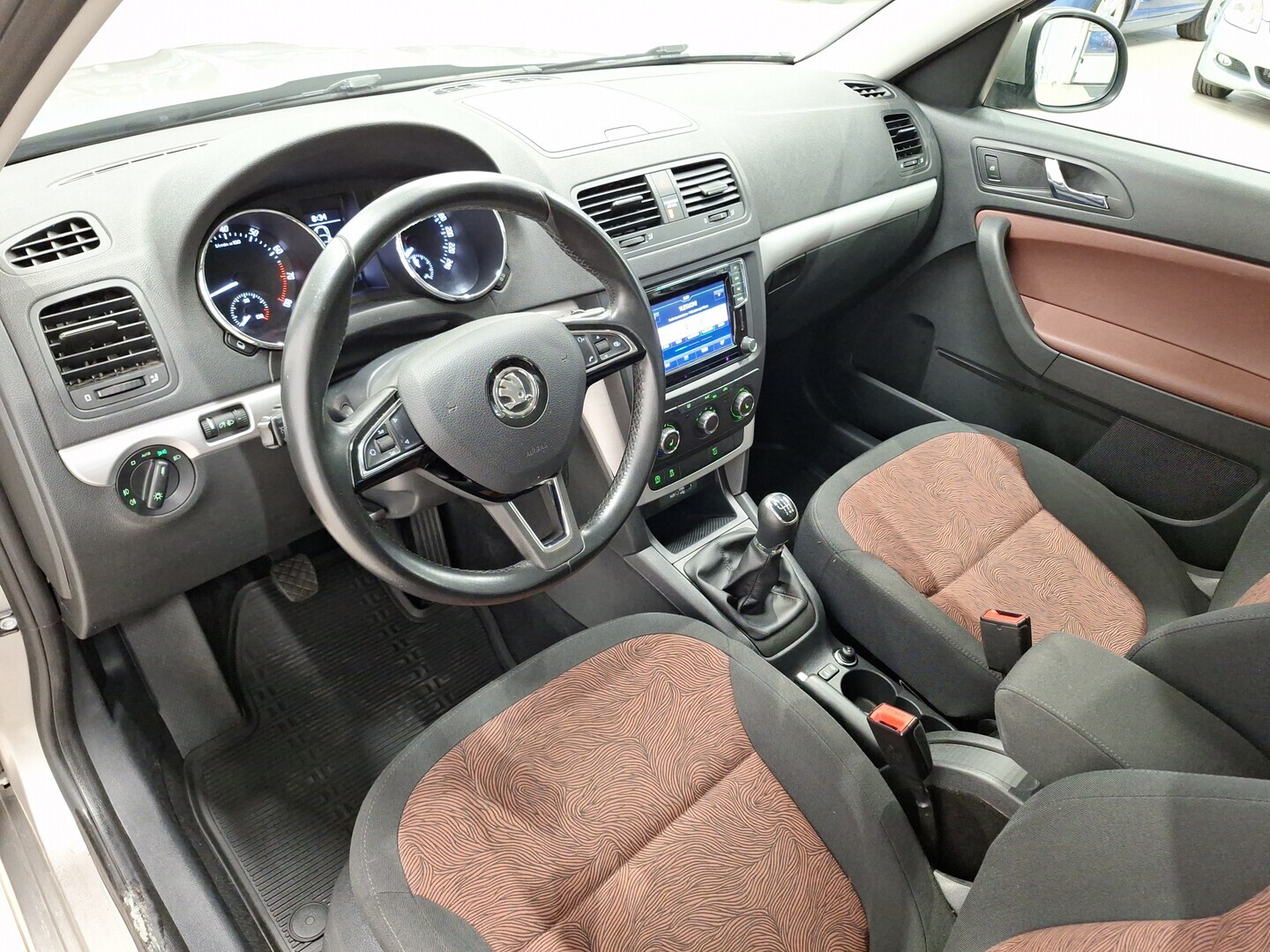 SKODA Yeti 2015