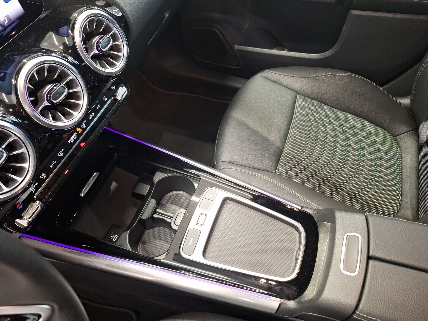 MERCEDES-BENZ EQA 2024