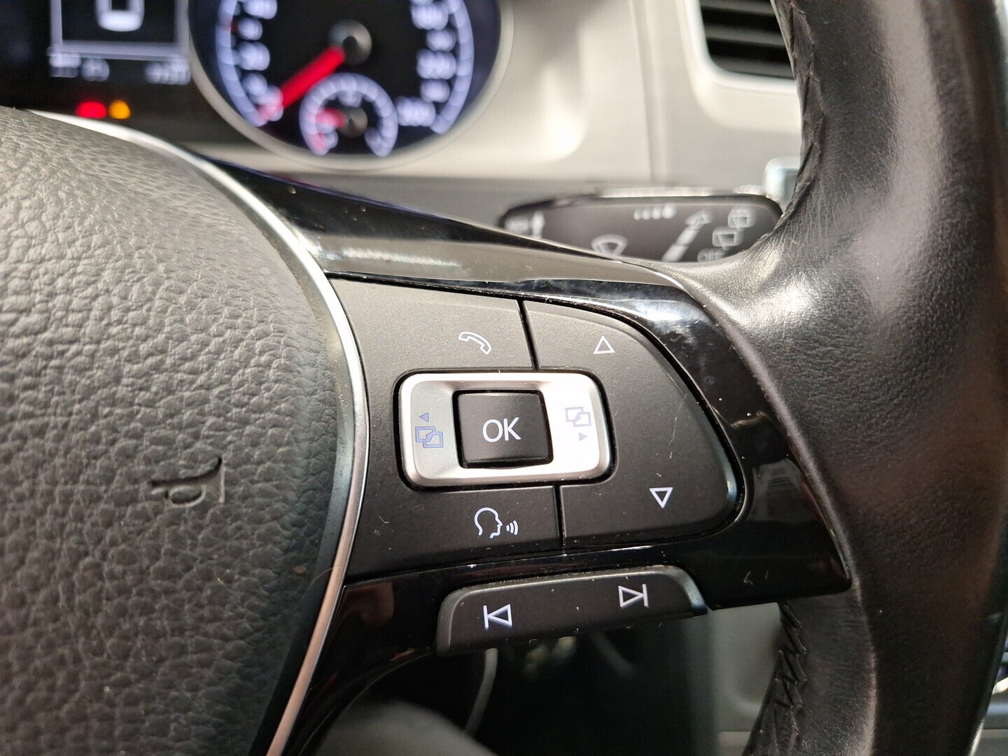 VOLKSWAGEN Golf 2016