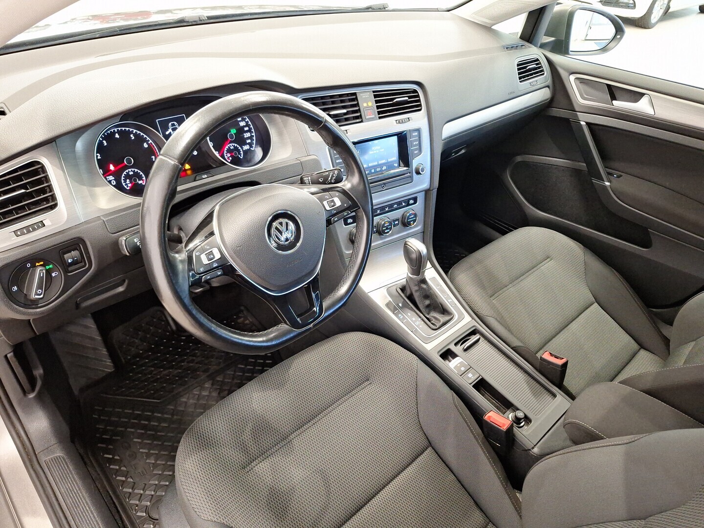 VOLKSWAGEN Golf 2016