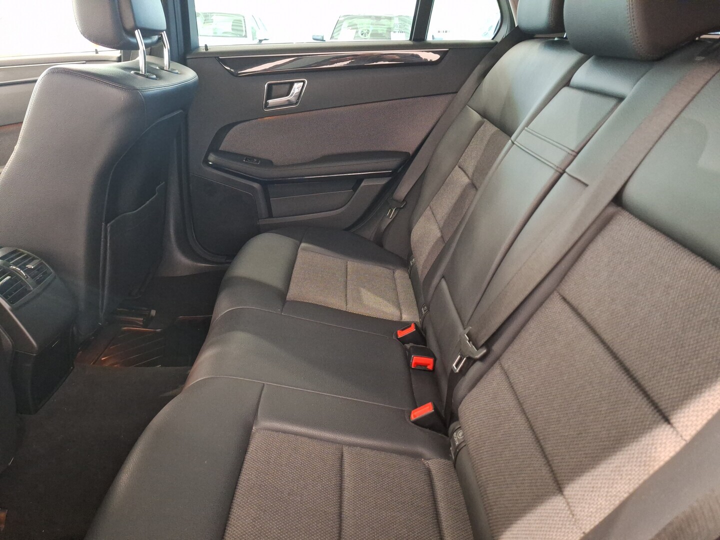 MERCEDES-BENZ E 2010