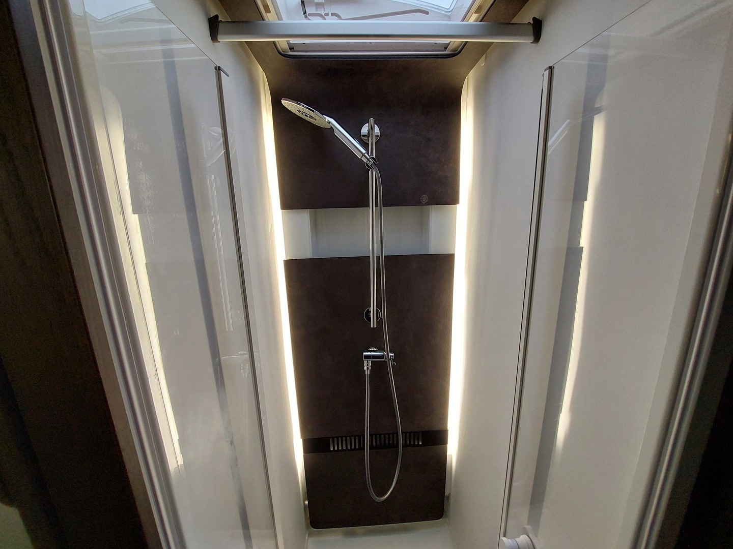 ADRIA Matrix Supreme 670 SL 2022