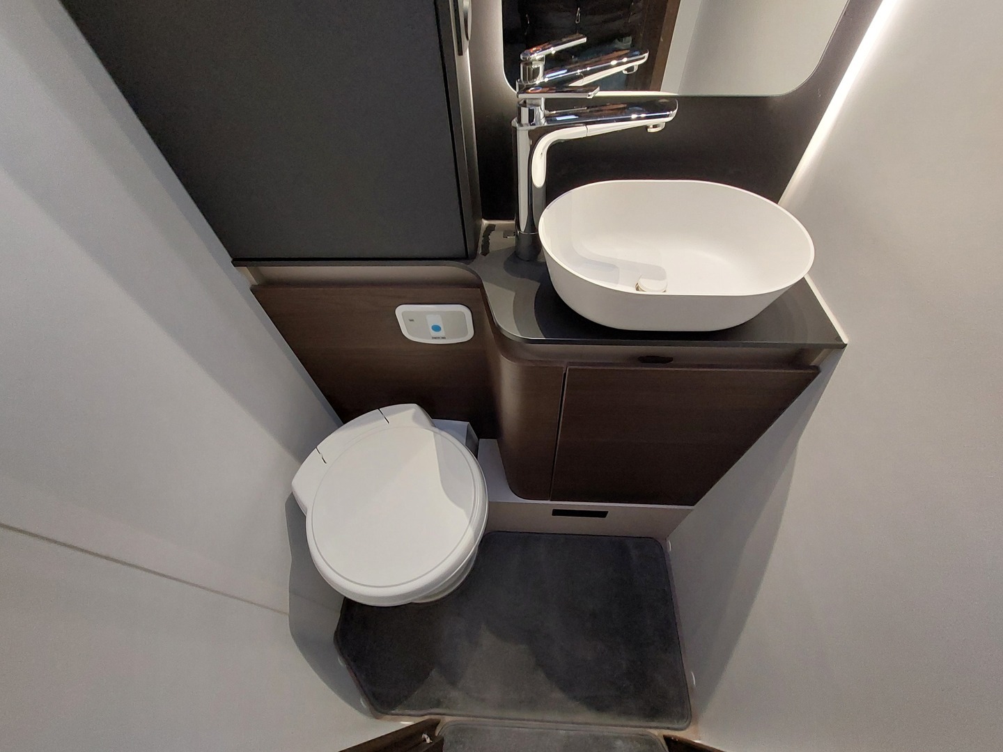 ADRIA Matrix Supreme 670 SL 2022