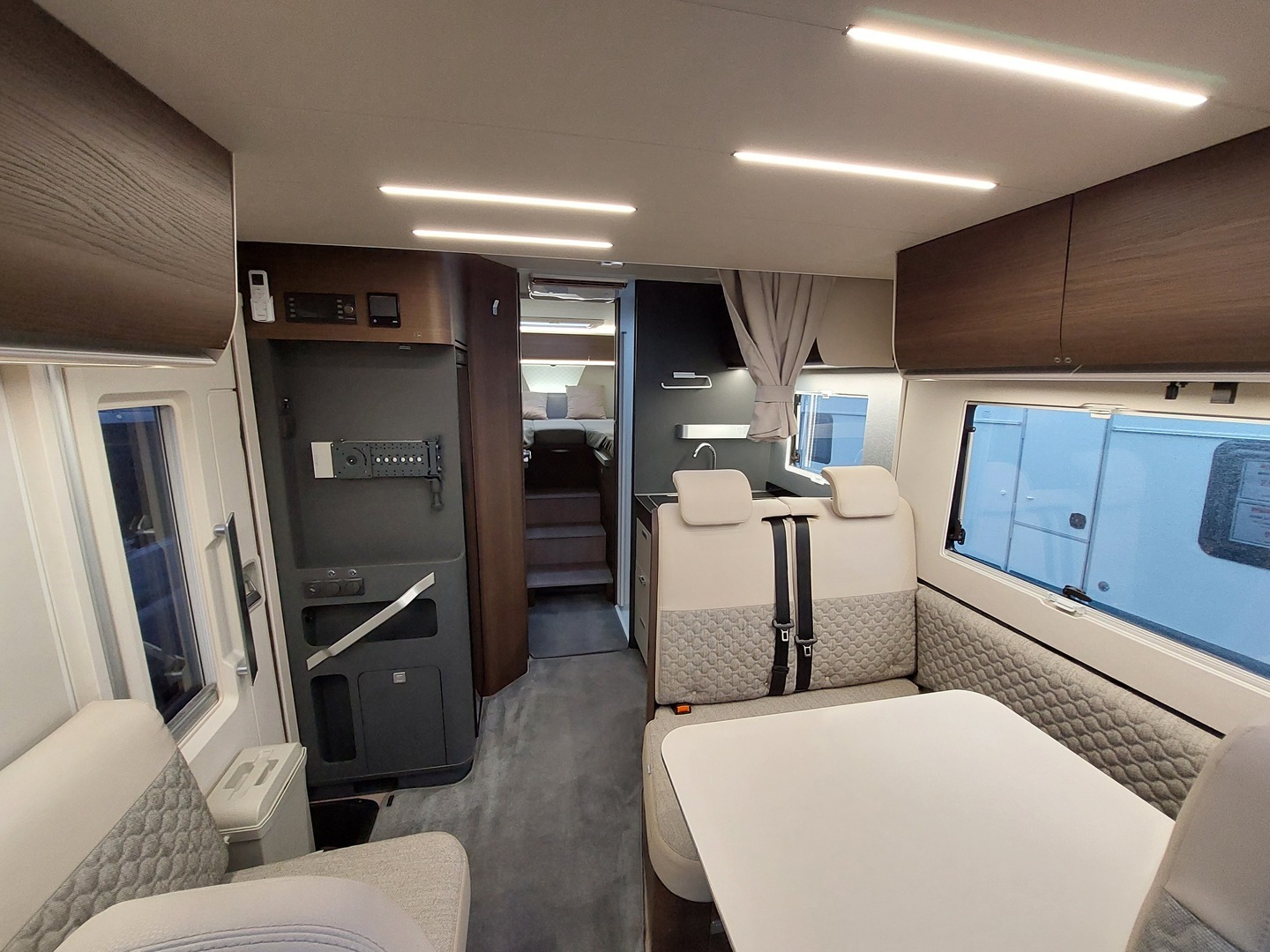 ADRIA Matrix Supreme 670 SL 2022