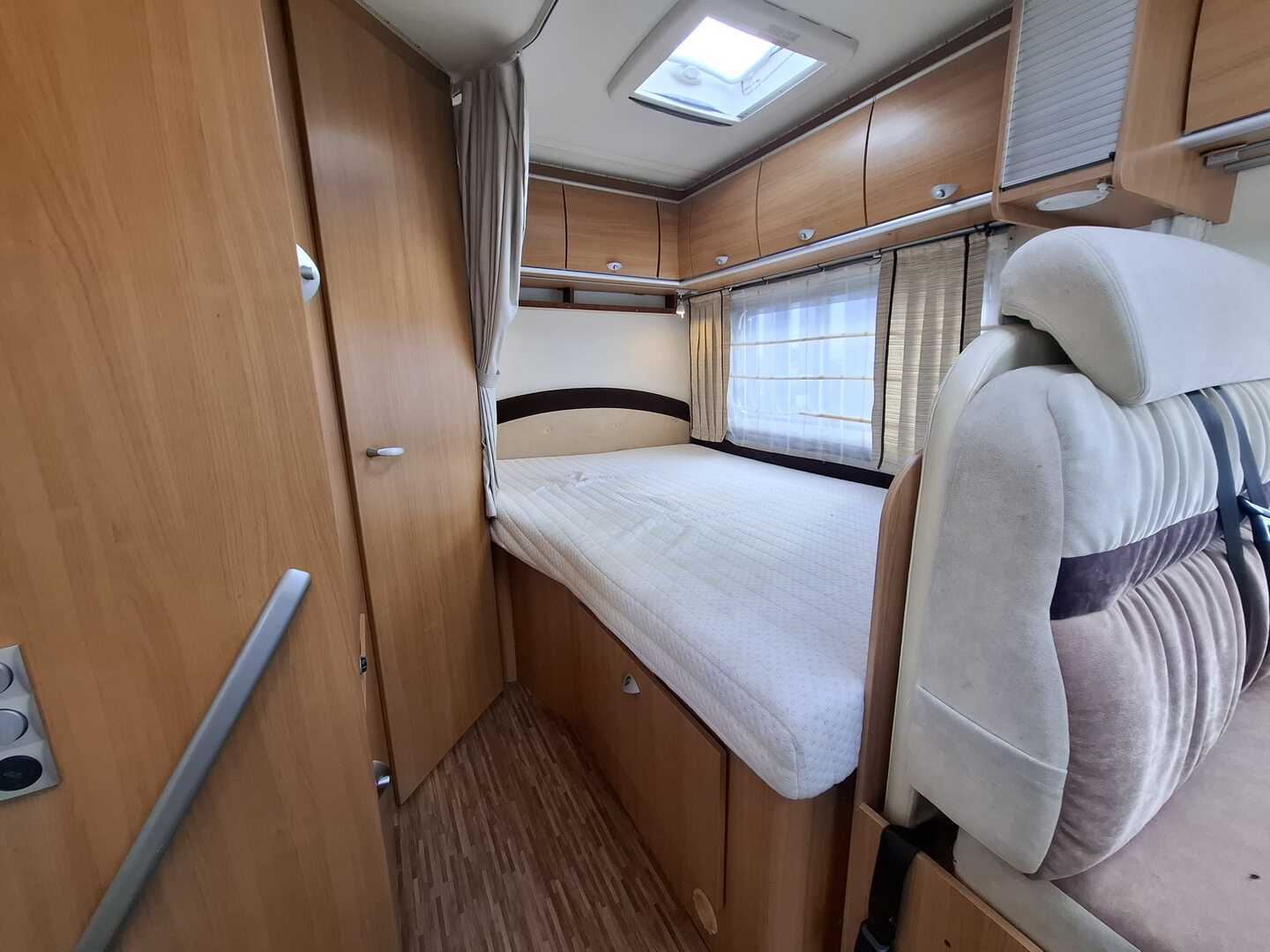 BÜRSTNER Nexxo T 569 2010