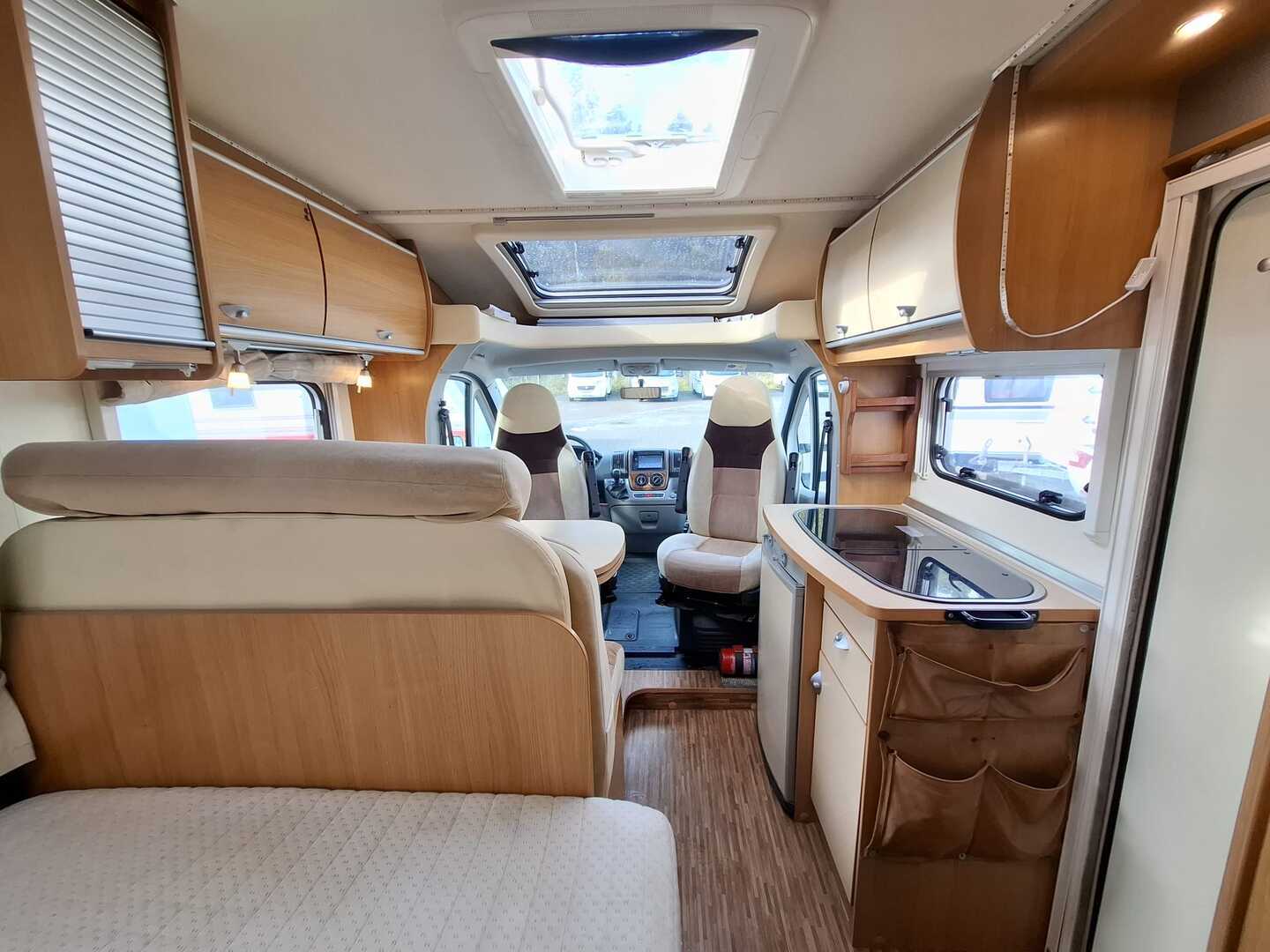 BÜRSTNER Nexxo T 569 2010