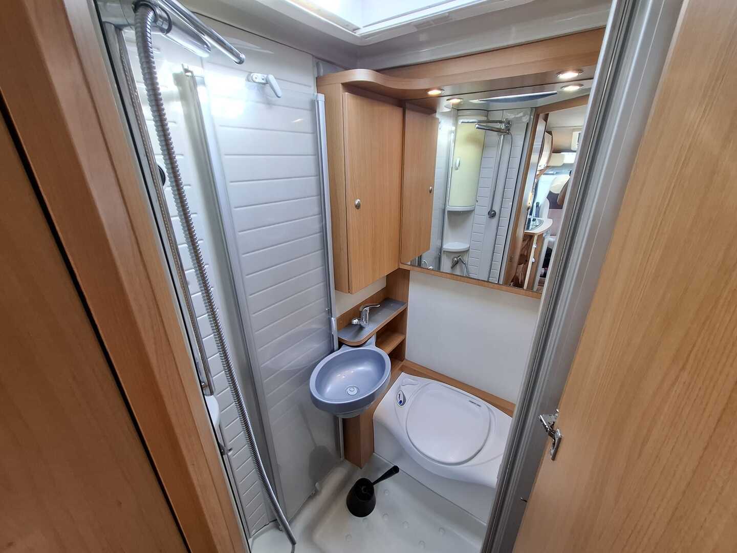 BÜRSTNER Nexxo T 569 2010