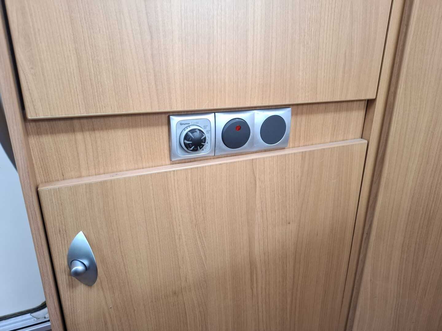 BÜRSTNER Nexxo T 569 2010