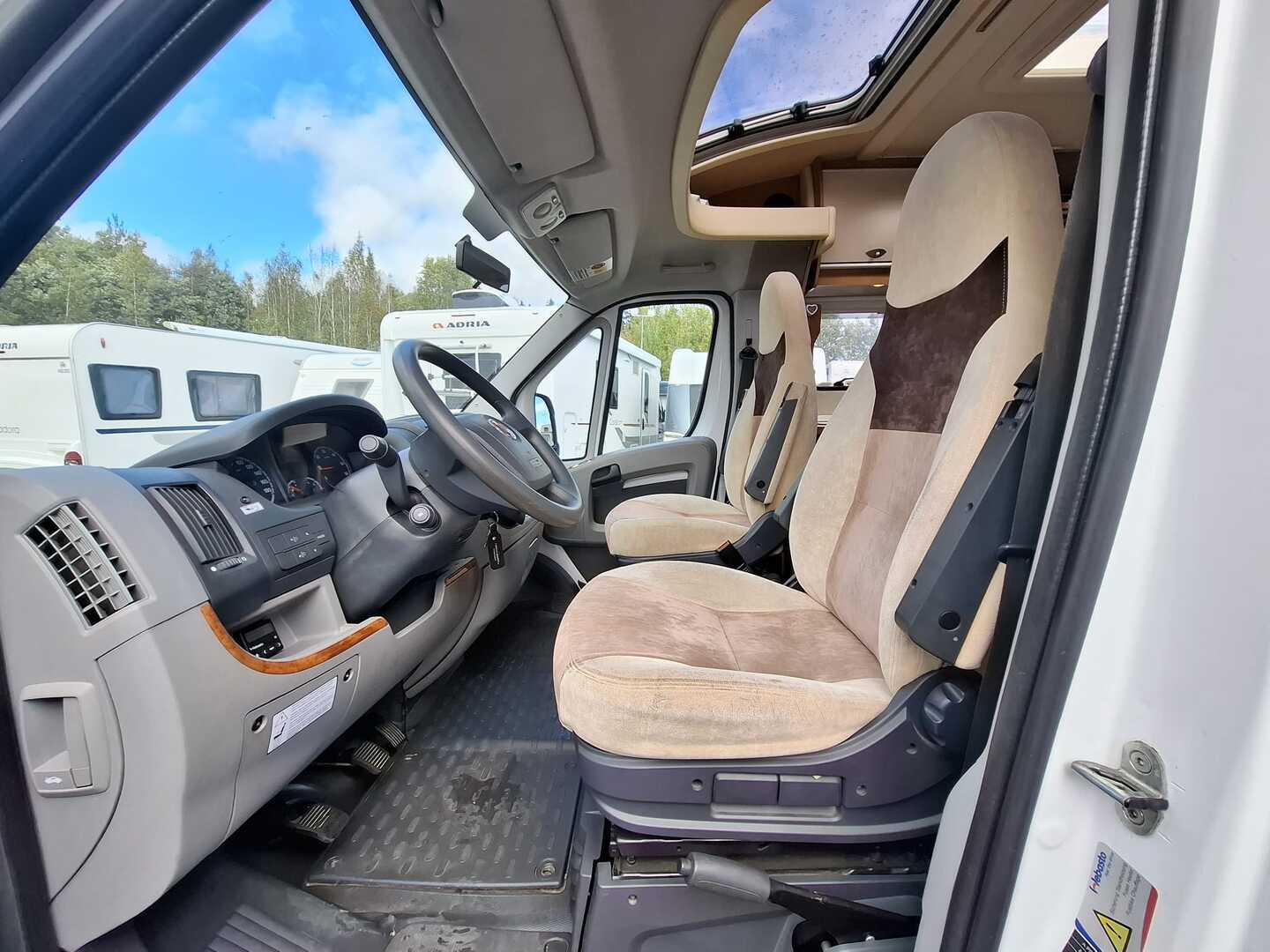 BÜRSTNER Nexxo T 569 2010