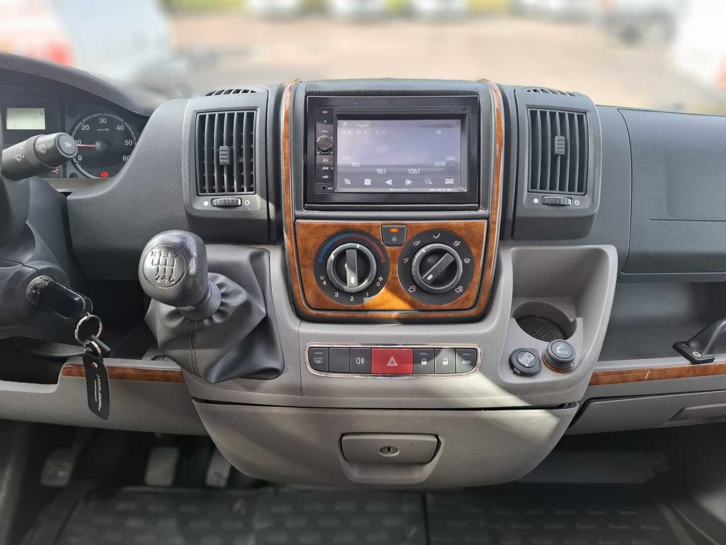 BÜRSTNER Nexxo T 569 2010