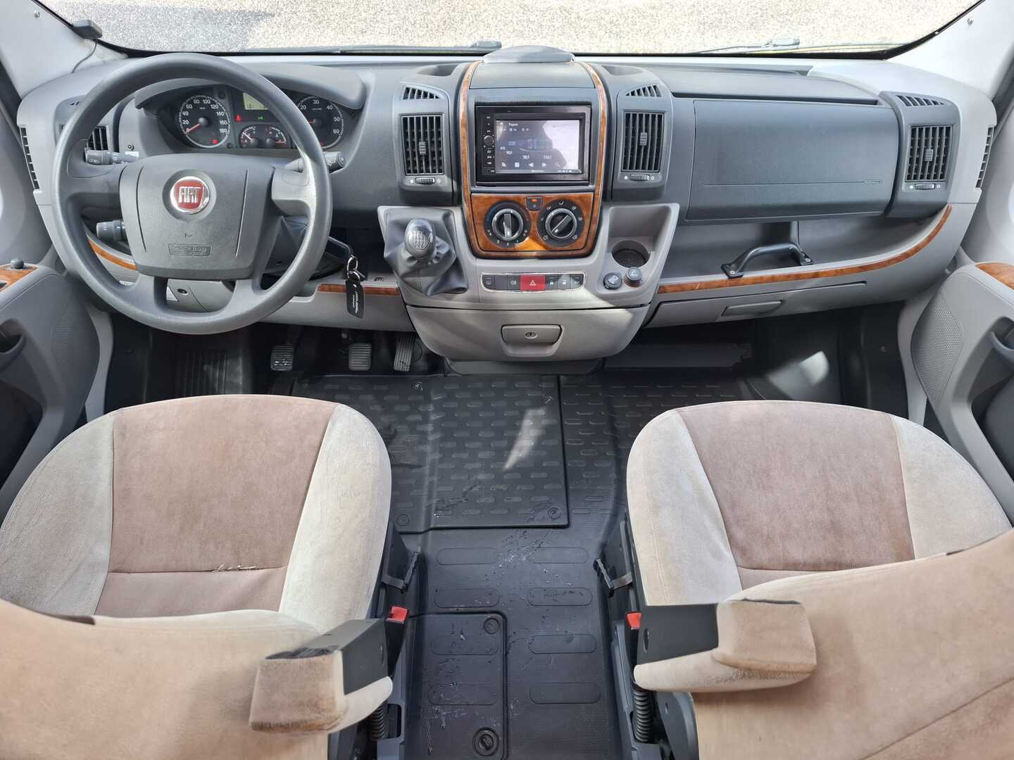 BÜRSTNER Nexxo T 569 2010