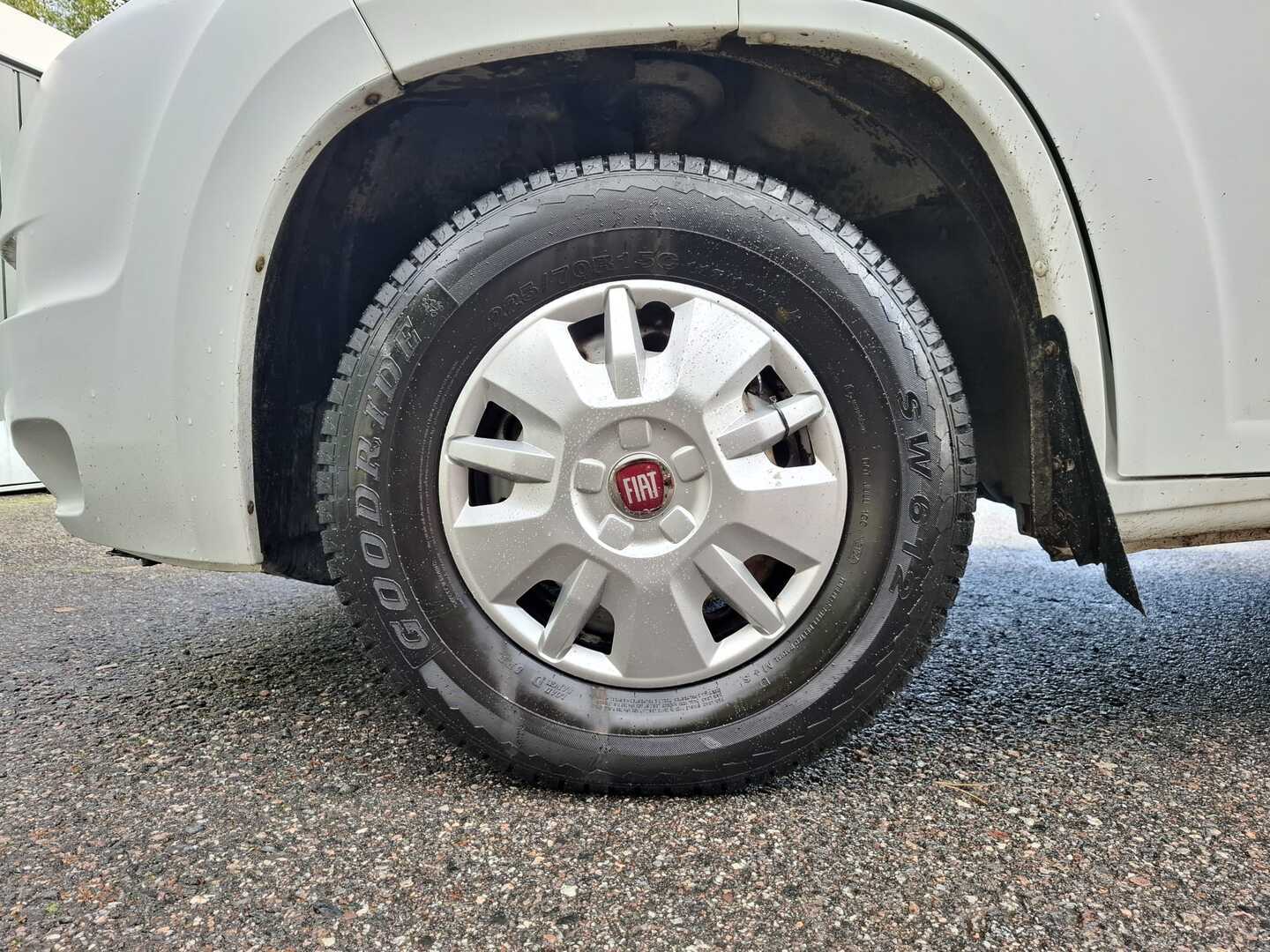 BÜRSTNER Nexxo T 569 2010