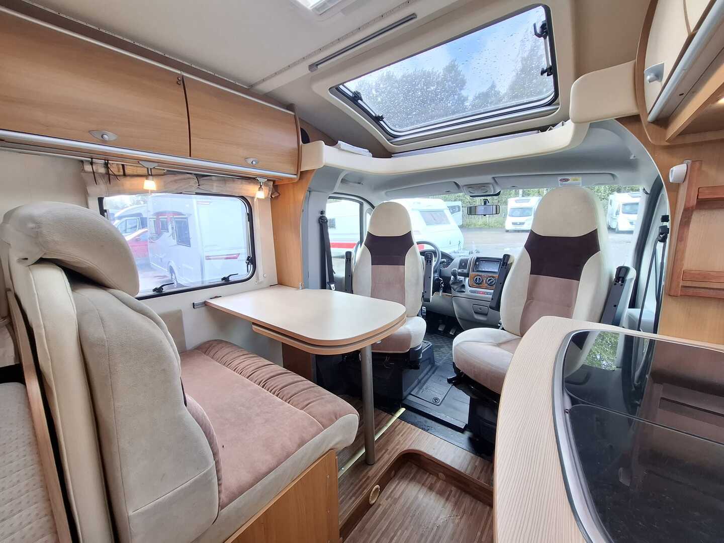 BÜRSTNER Nexxo T 569 2010