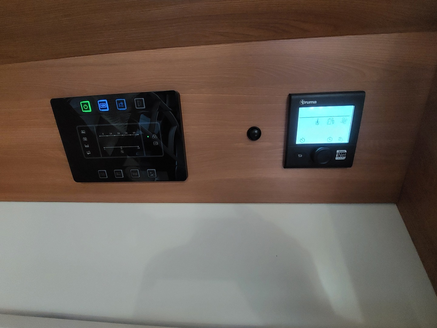 EURA MOBIL Activa One 690 HB 2017