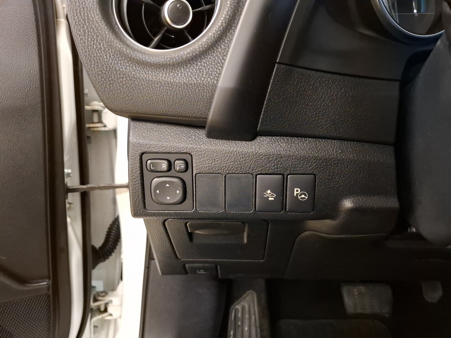 TOYOTA Auris 2016