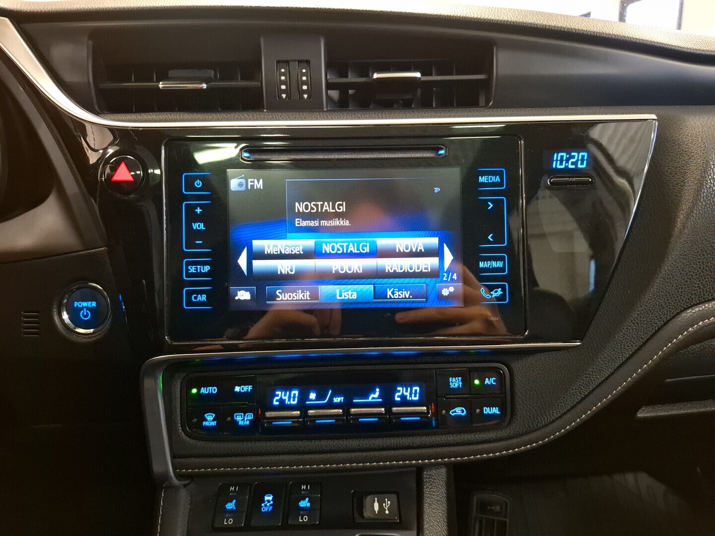 TOYOTA Auris 2016
