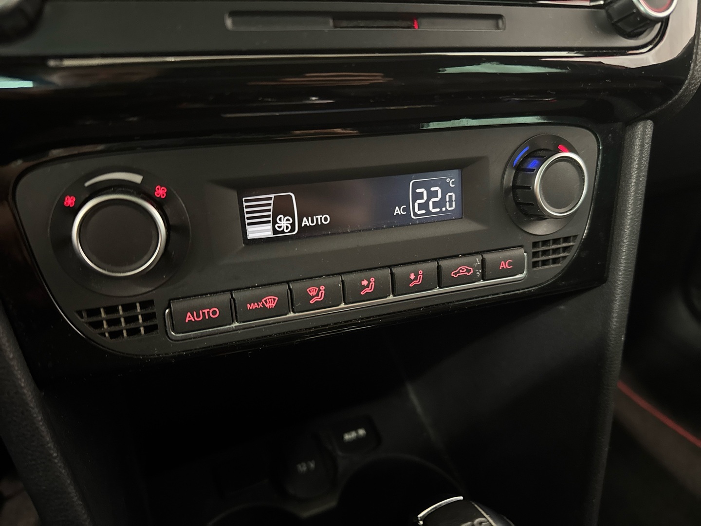 VOLKSWAGEN Polo 2012