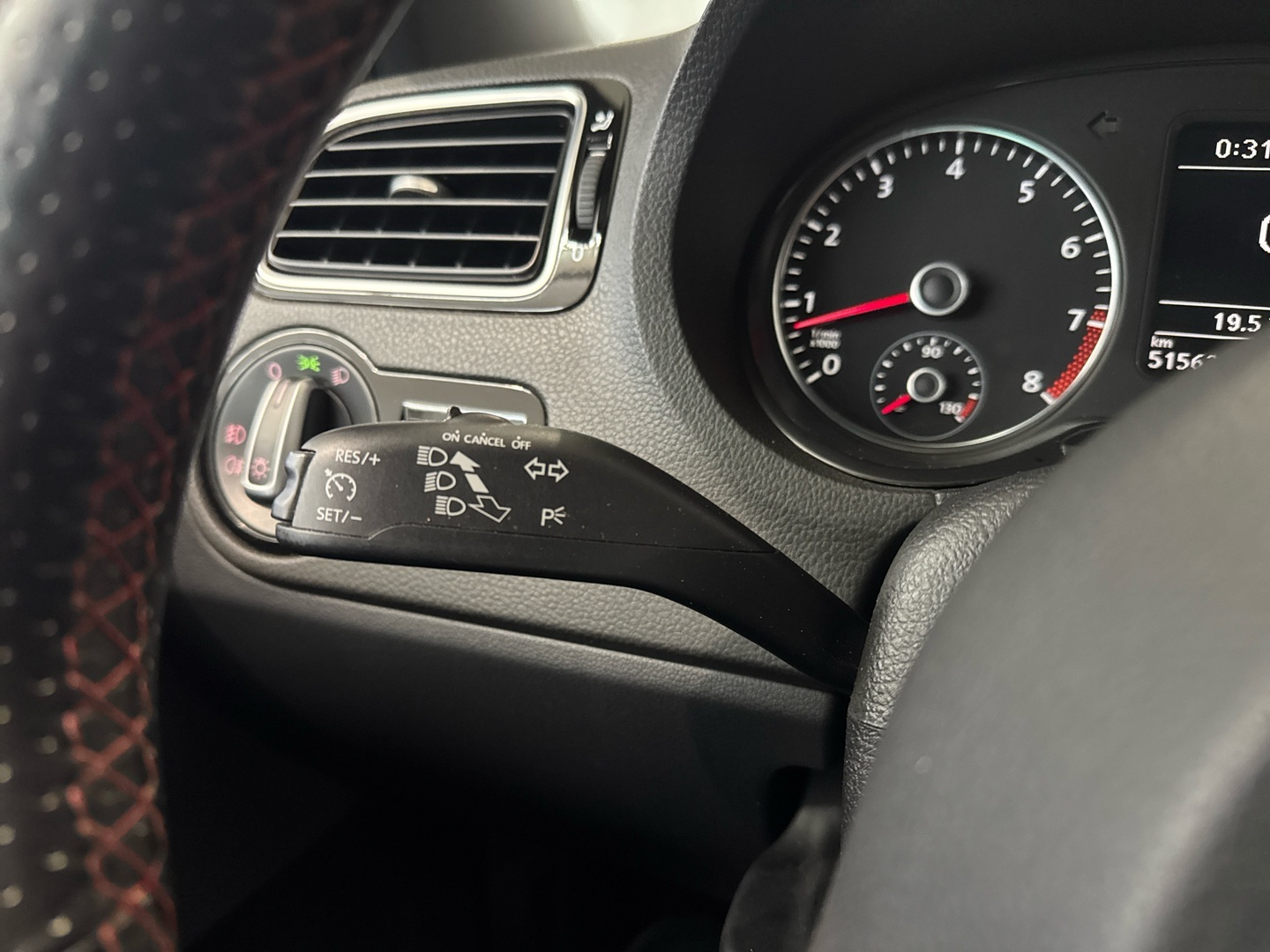VOLKSWAGEN Polo 2012